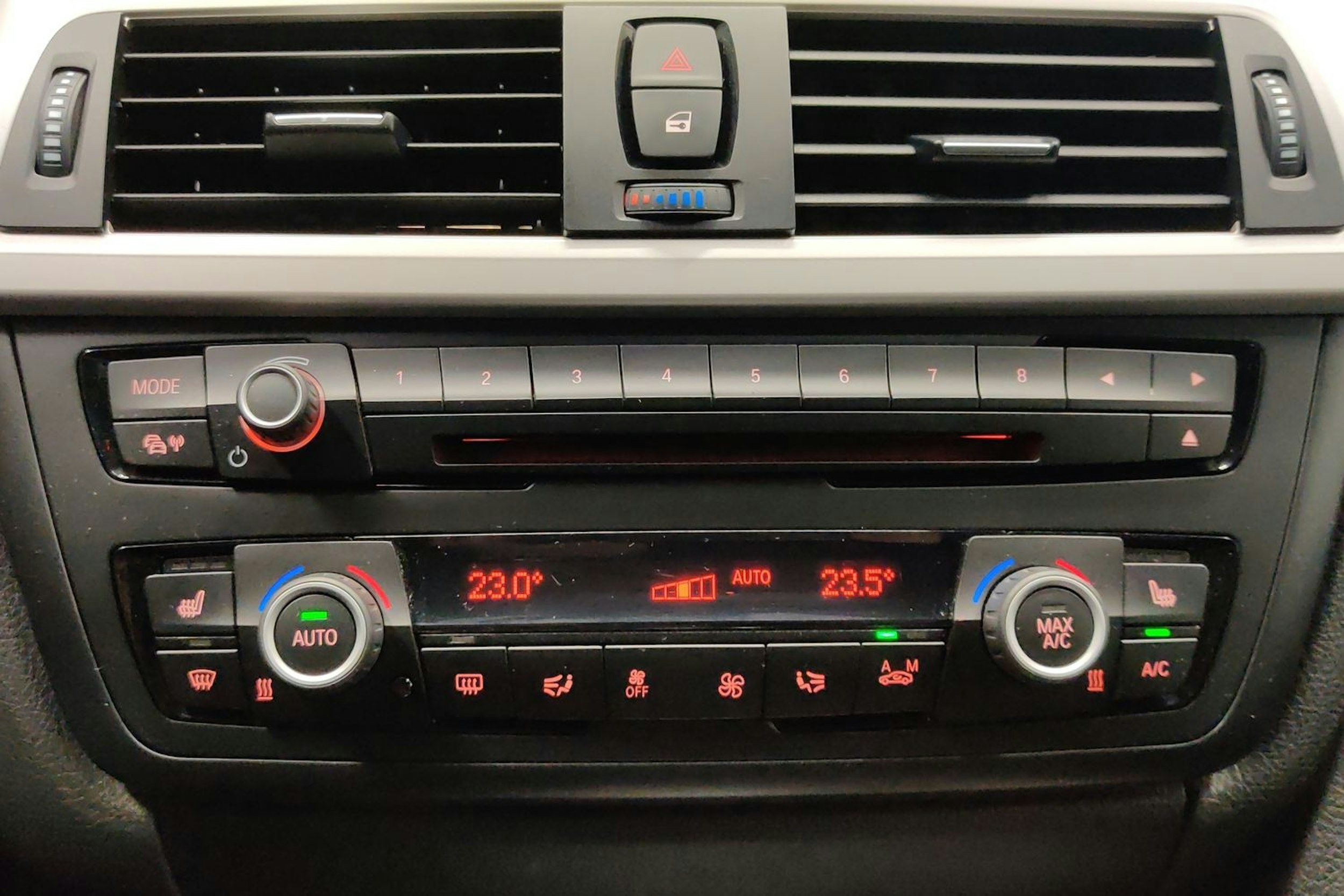 Valkoinen BMW 418 2015 kuva 15.