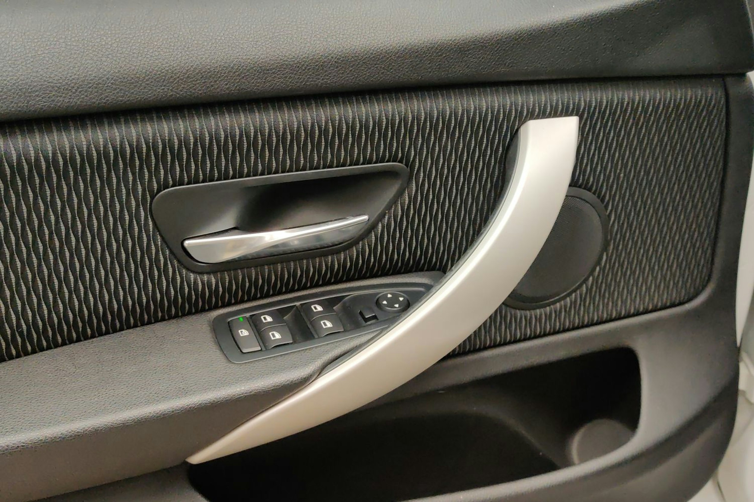 Valkoinen BMW 418 2015 kuva 17.