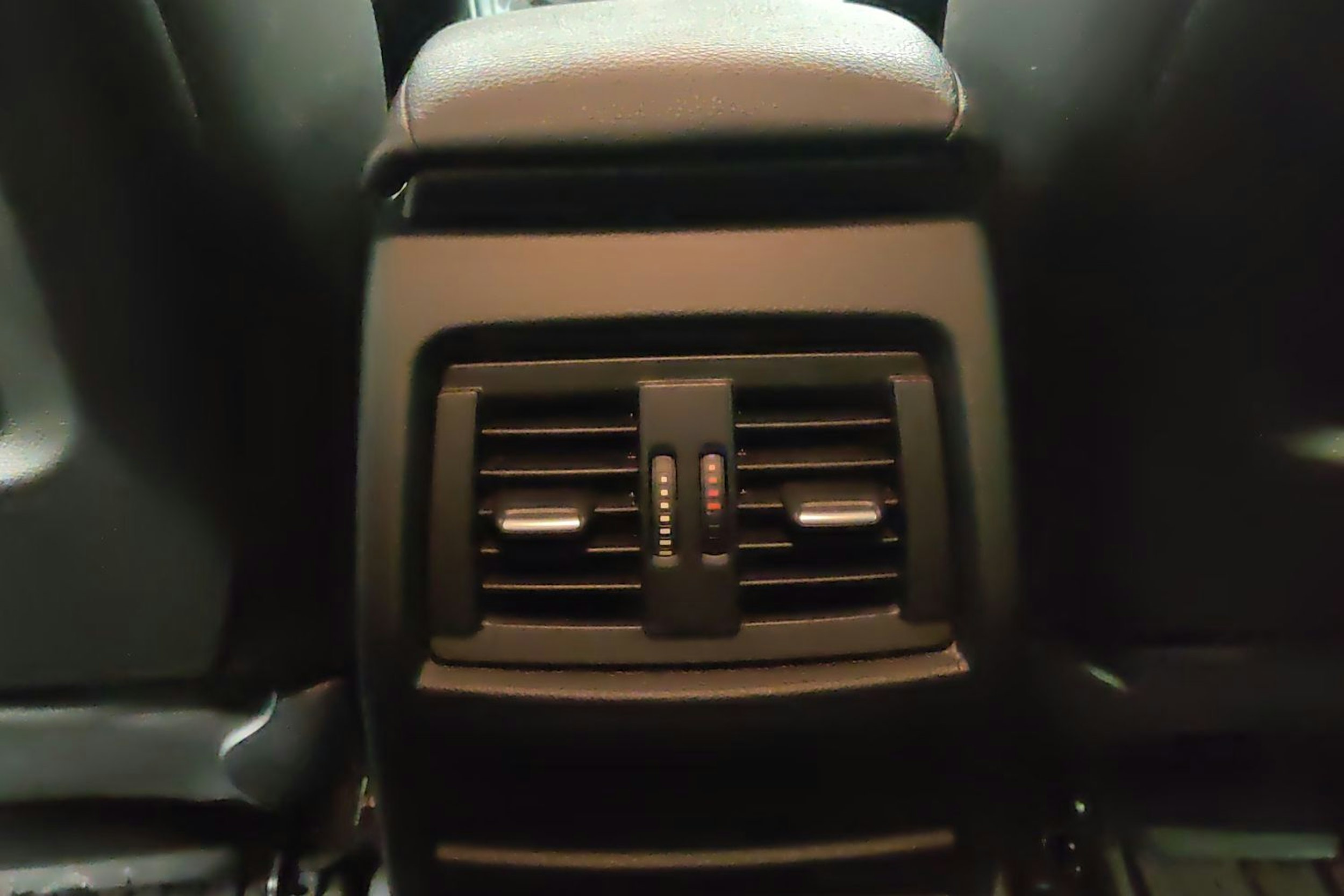 Valkoinen BMW 418 2015 kuva 19.