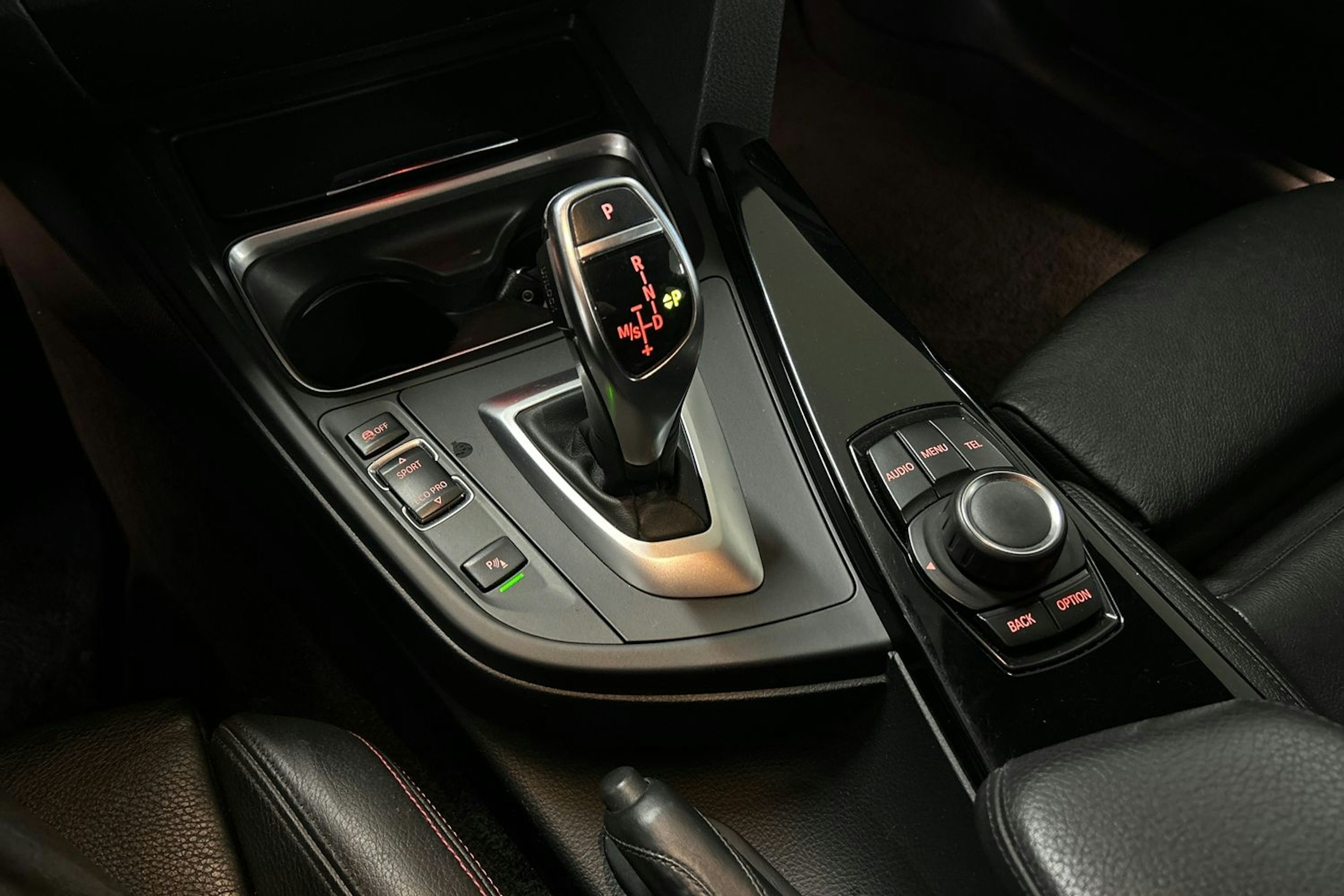 musta BMW 420 2014 kuva 28.