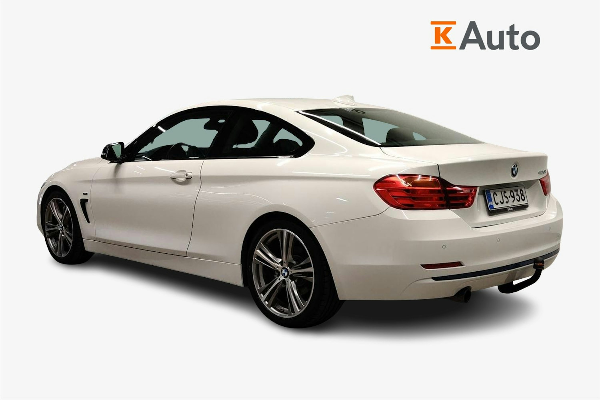 Valkoinen BMW 420 2015 kuva 2.