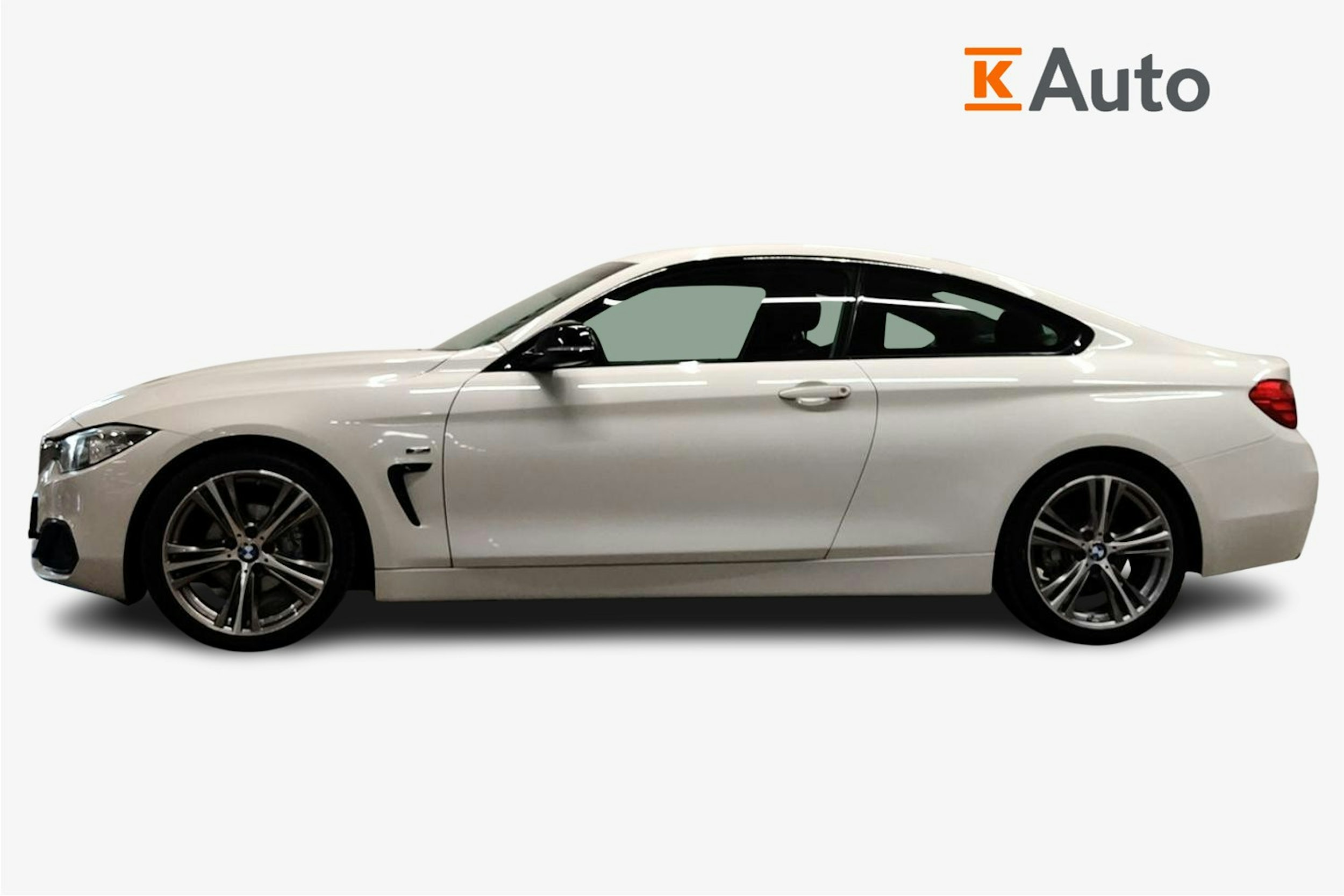 Valkoinen BMW 420 2015 kuva 5.