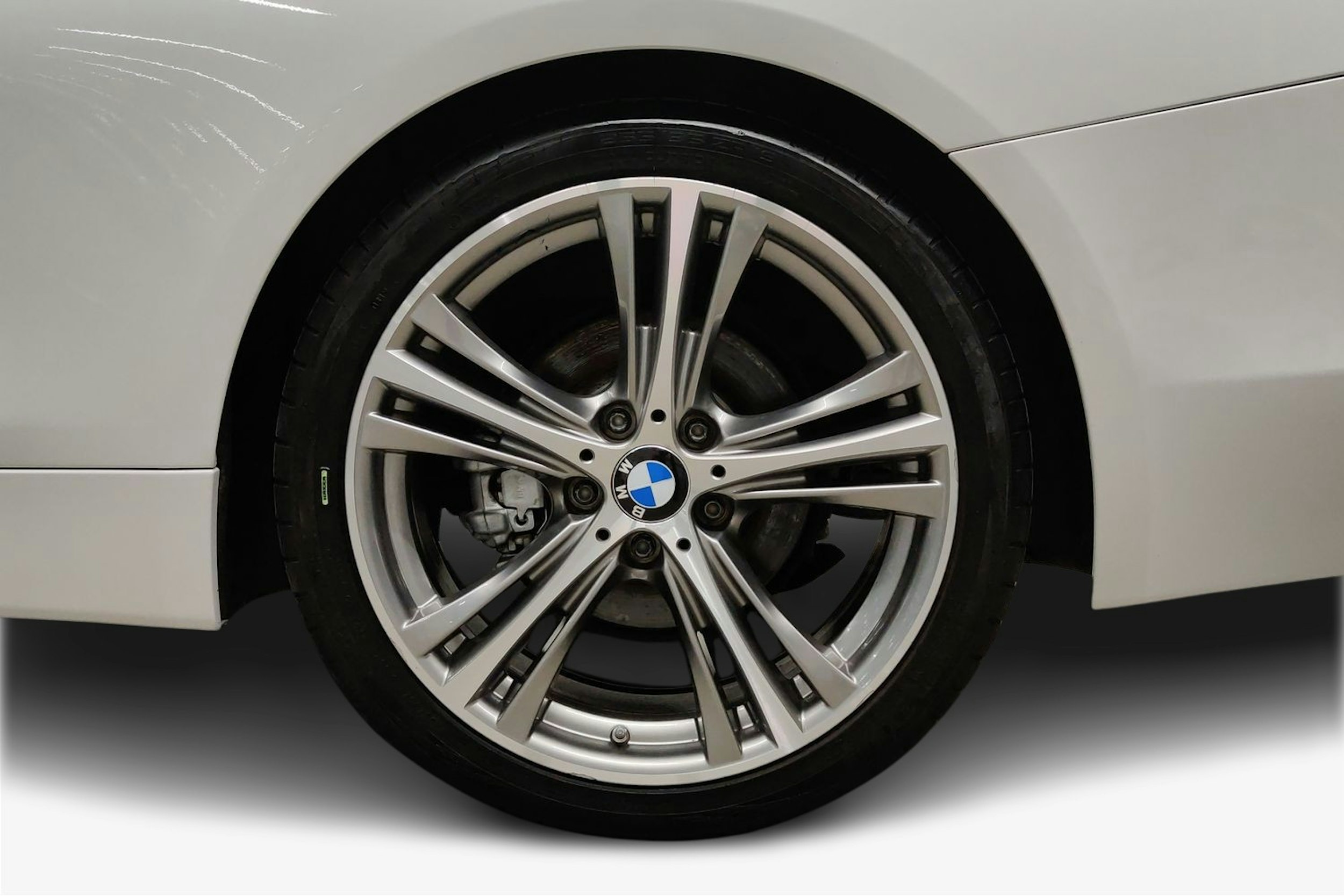 Valkoinen BMW 420 2015 kuva 9.