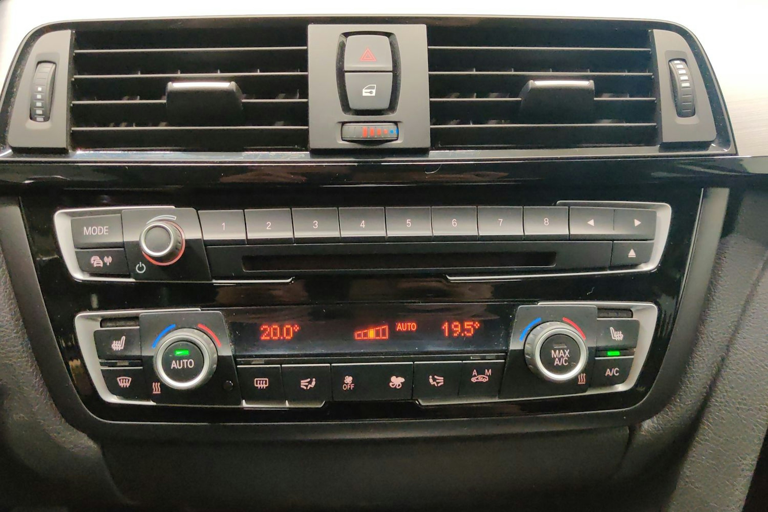 Valkoinen BMW 420 2015 kuva 16.