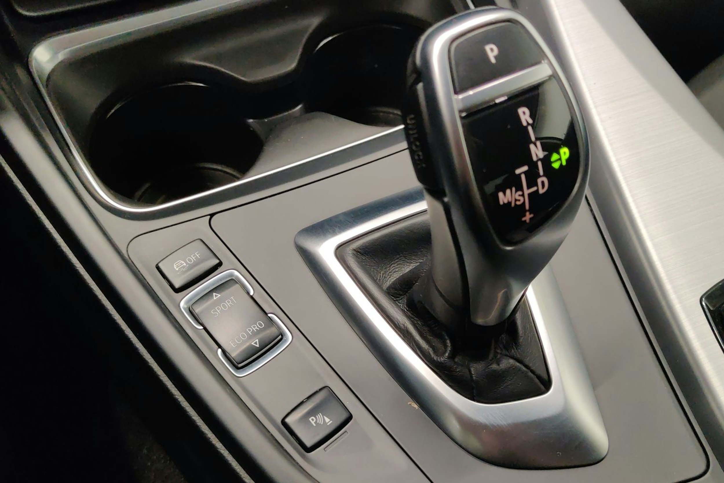 Valkoinen BMW 420 2015 kuva 17.