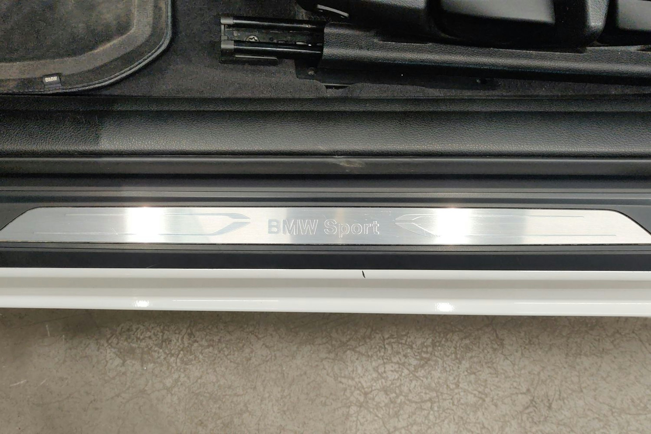 Valkoinen BMW 420 2015 kuva 22.