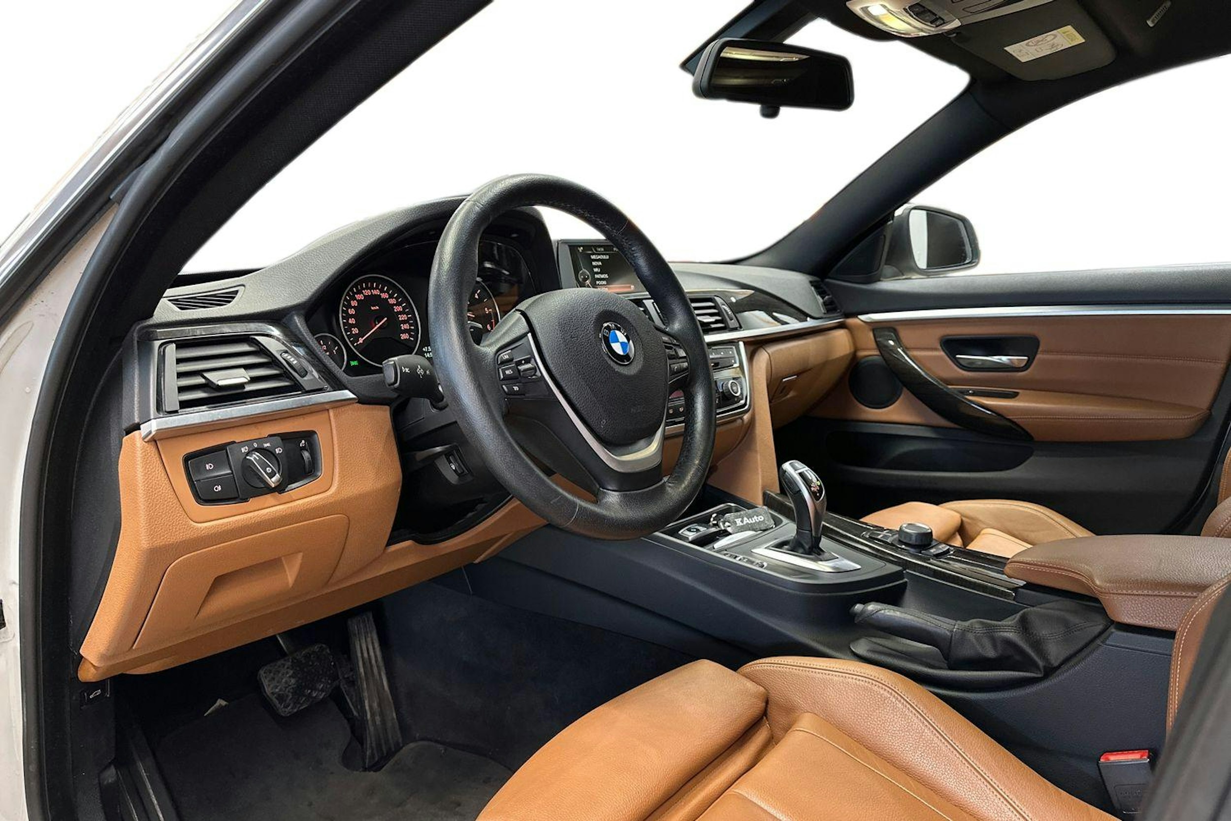 valkoinen BMW 420 2015 kuva 7.