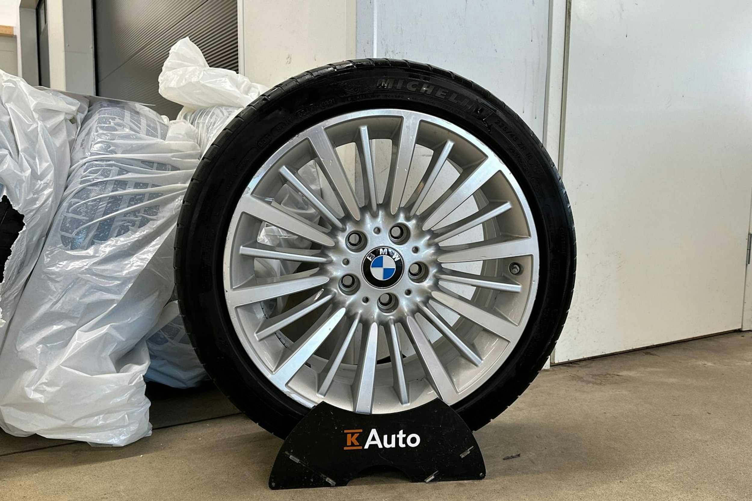 valkoinen BMW 420 2015 kuva 13.