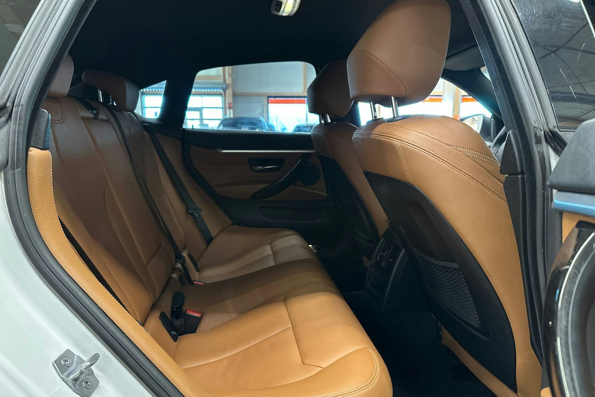 valkoinen BMW 420 2015 kuva 15.