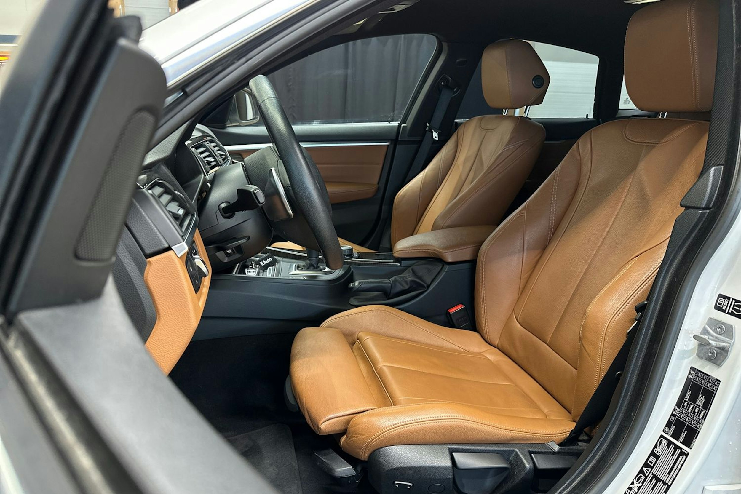 valkoinen BMW 420 2015 kuva 16.