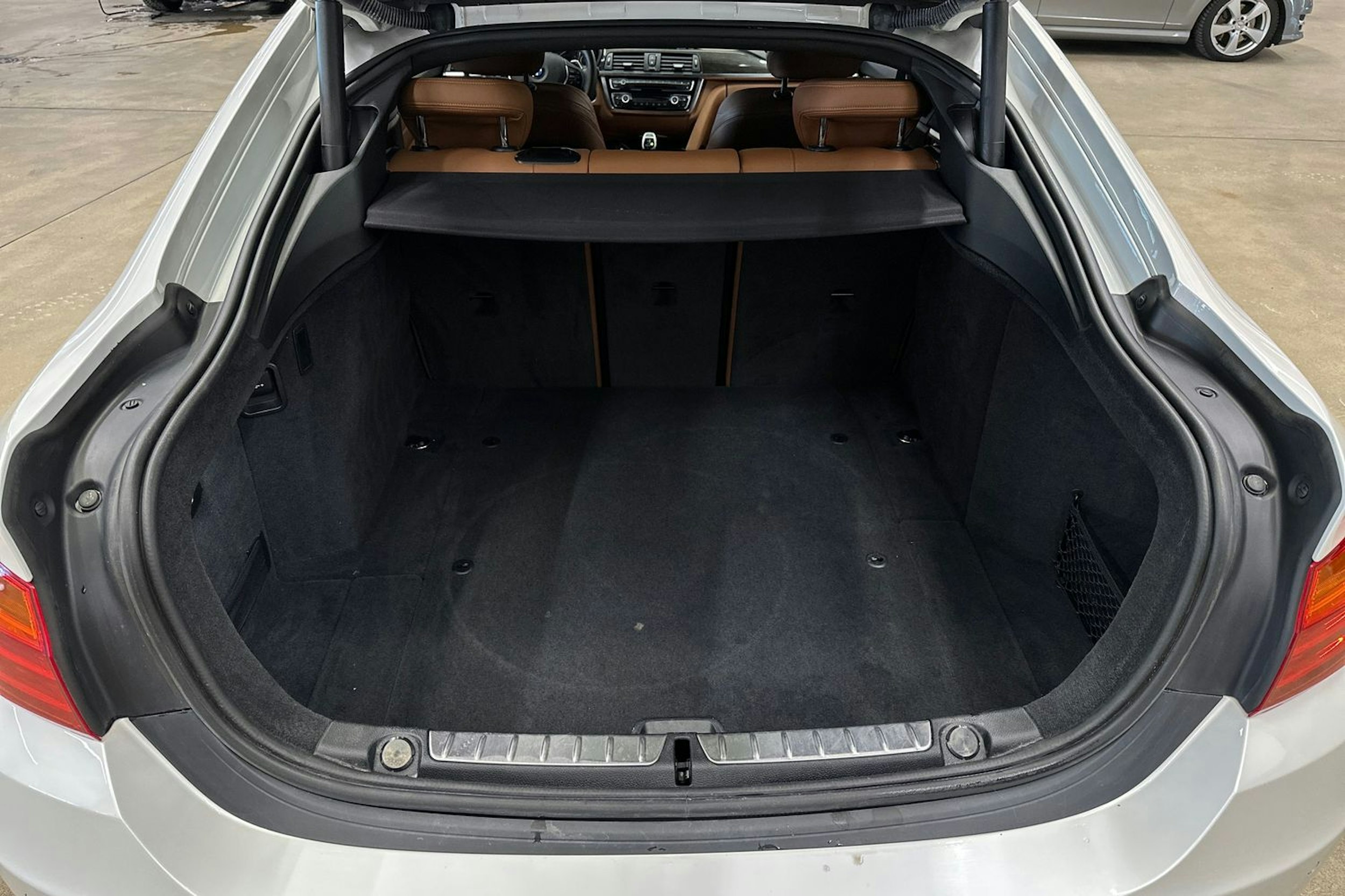 valkoinen BMW 420 2015 kuva 27.