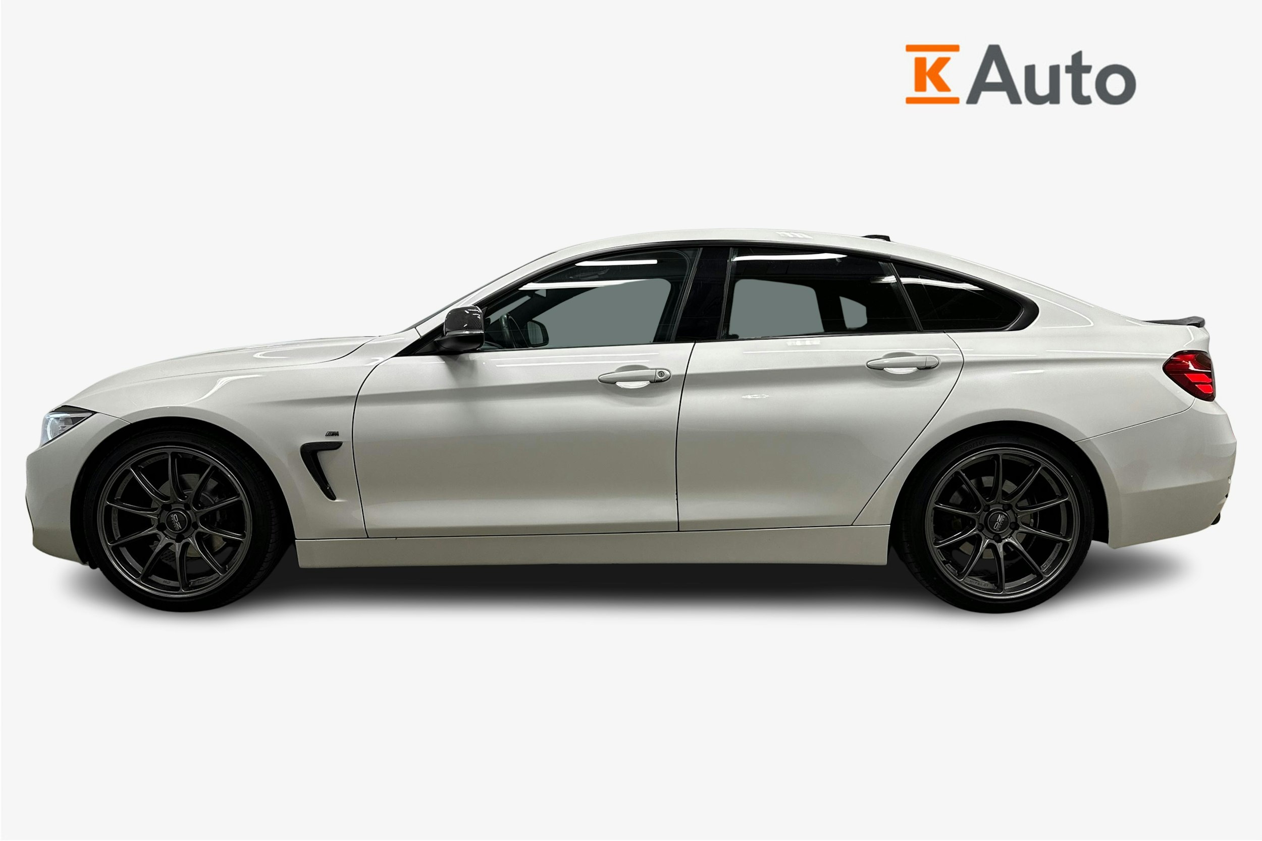 valkoinen BMW 420 2015 kuva 6.