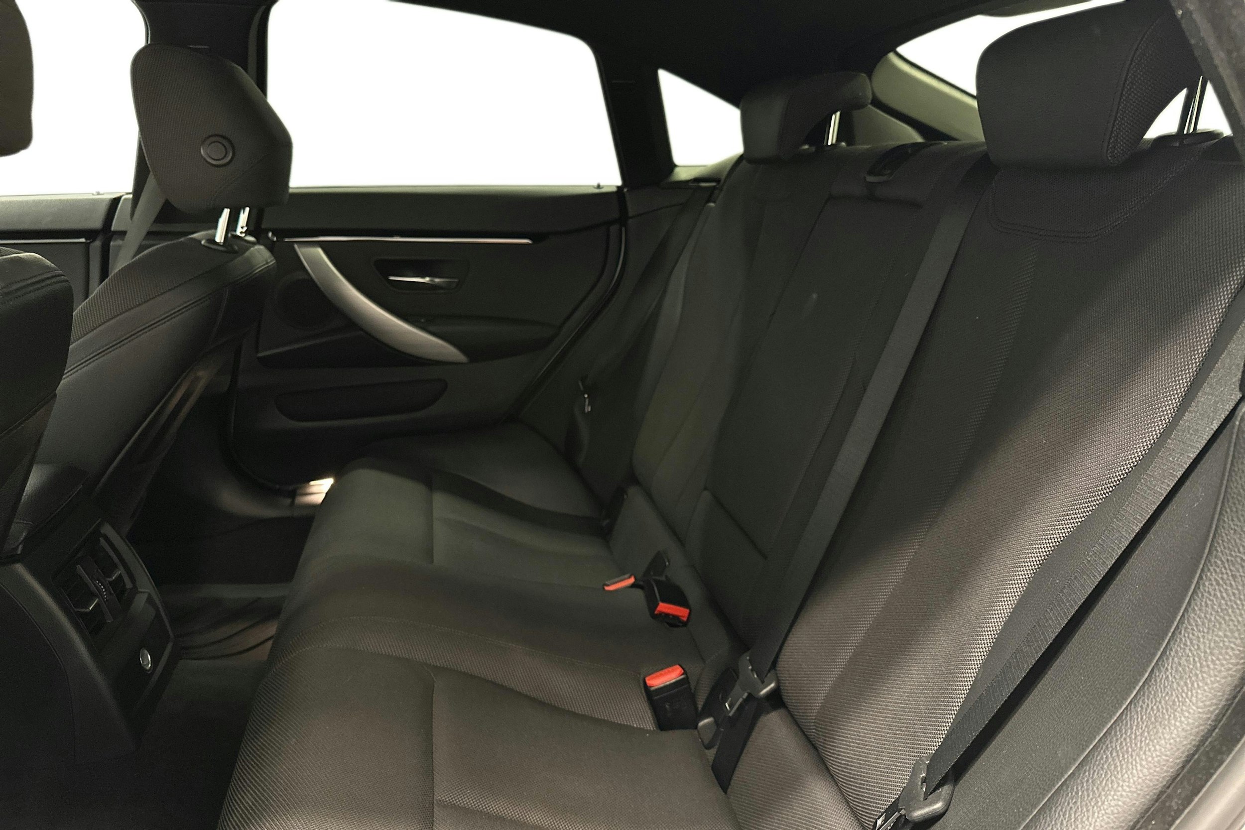 valkoinen BMW 420 2015 kuva 10.