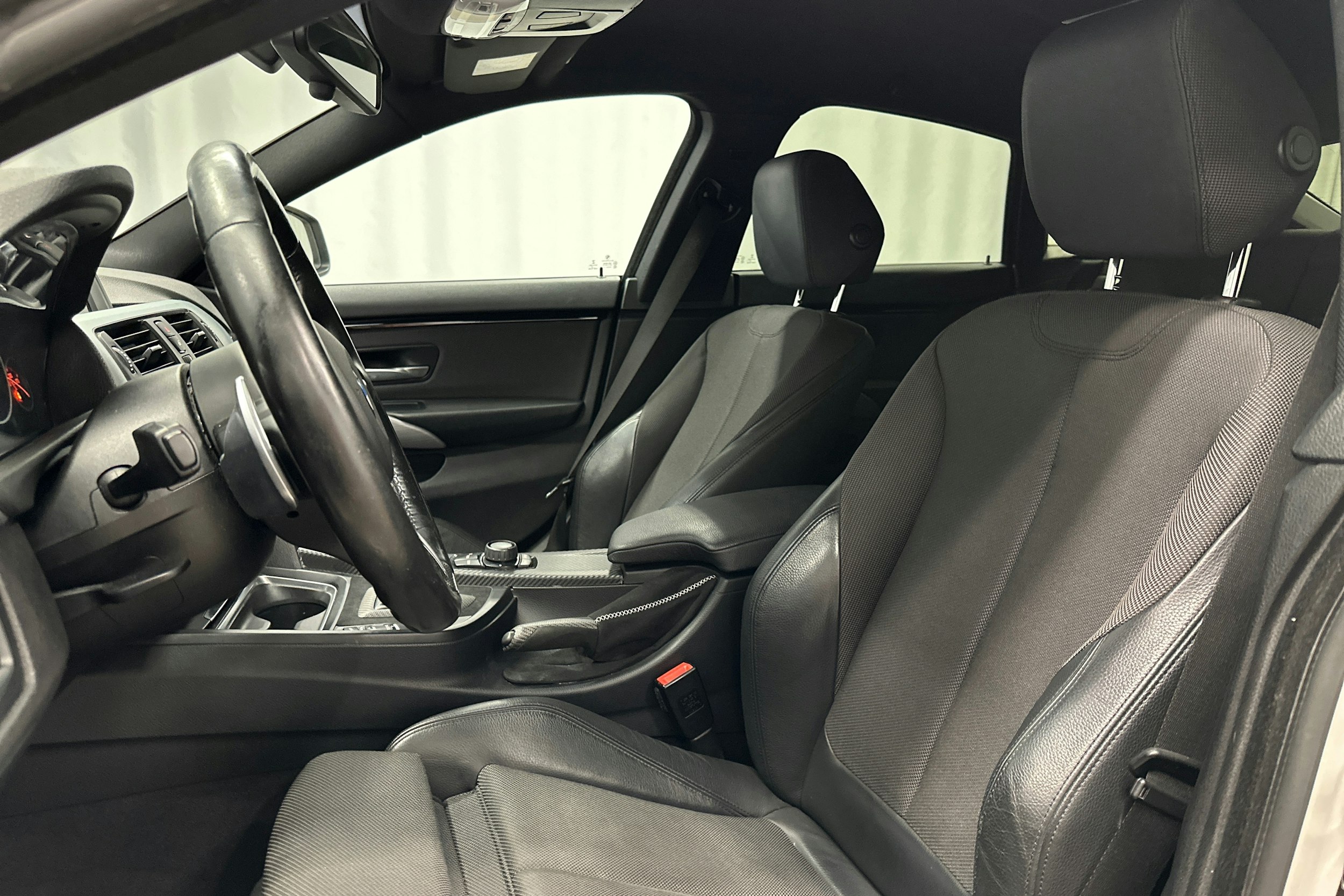 valkoinen BMW 420 2015 kuva 15.