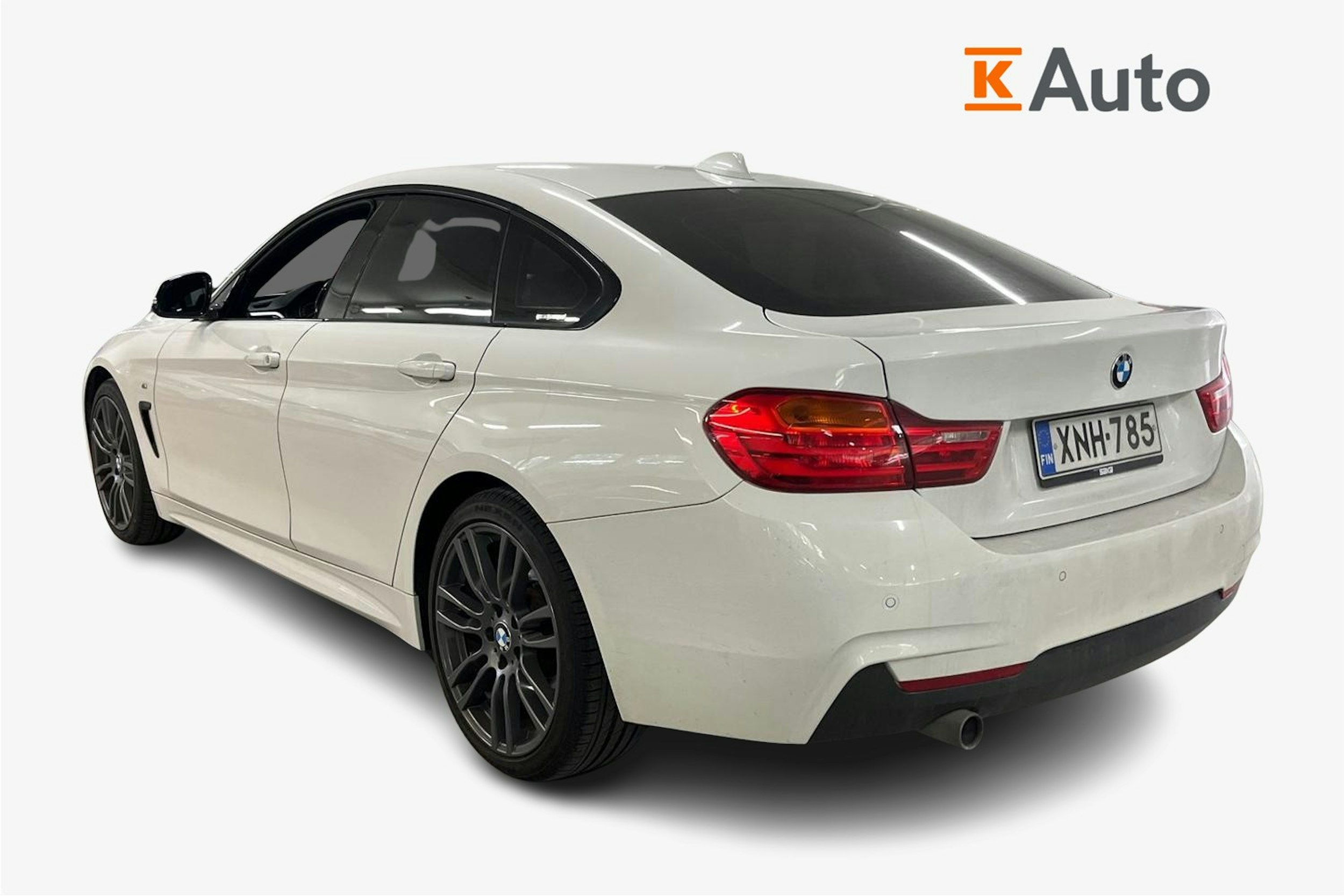 valkoinen BMW 420 2015 kuva 2.