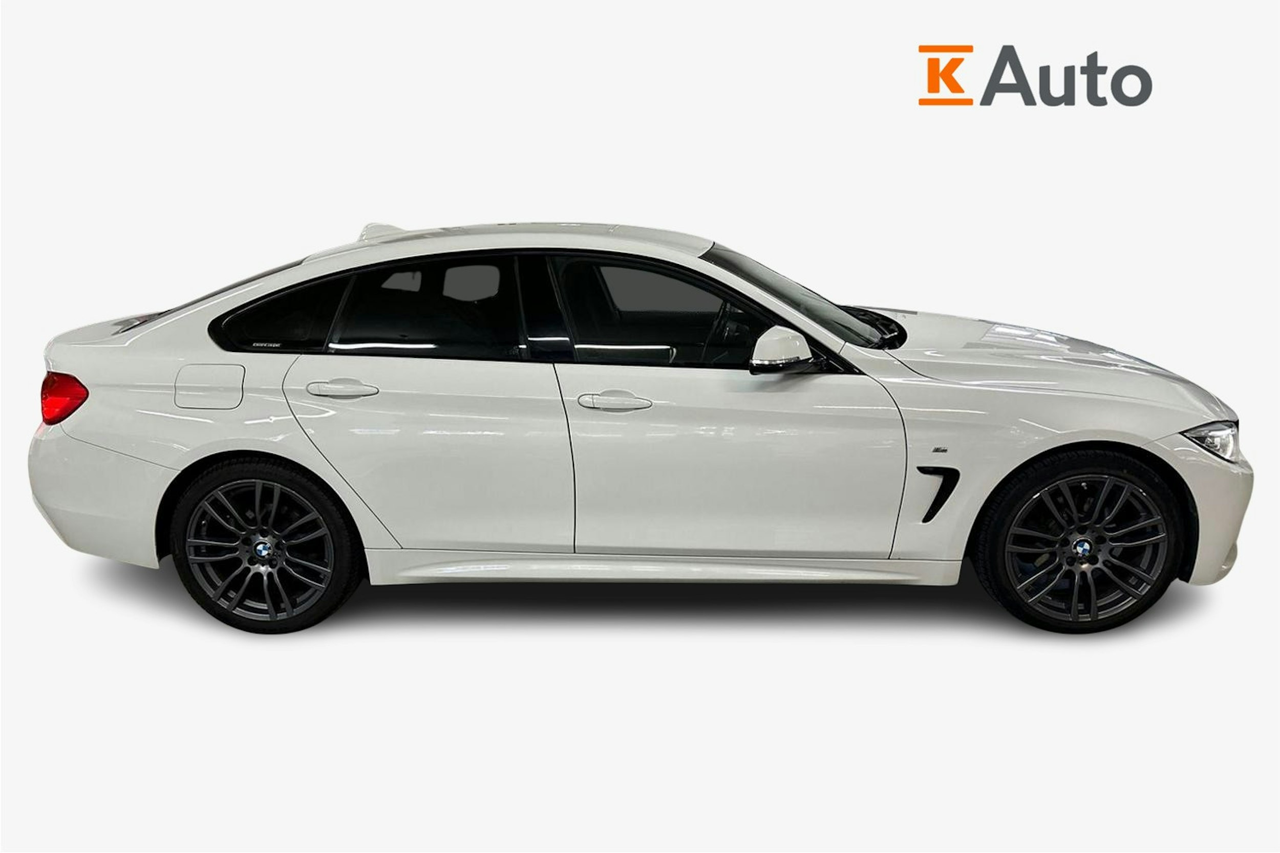 valkoinen BMW 420 2015 kuva 6.