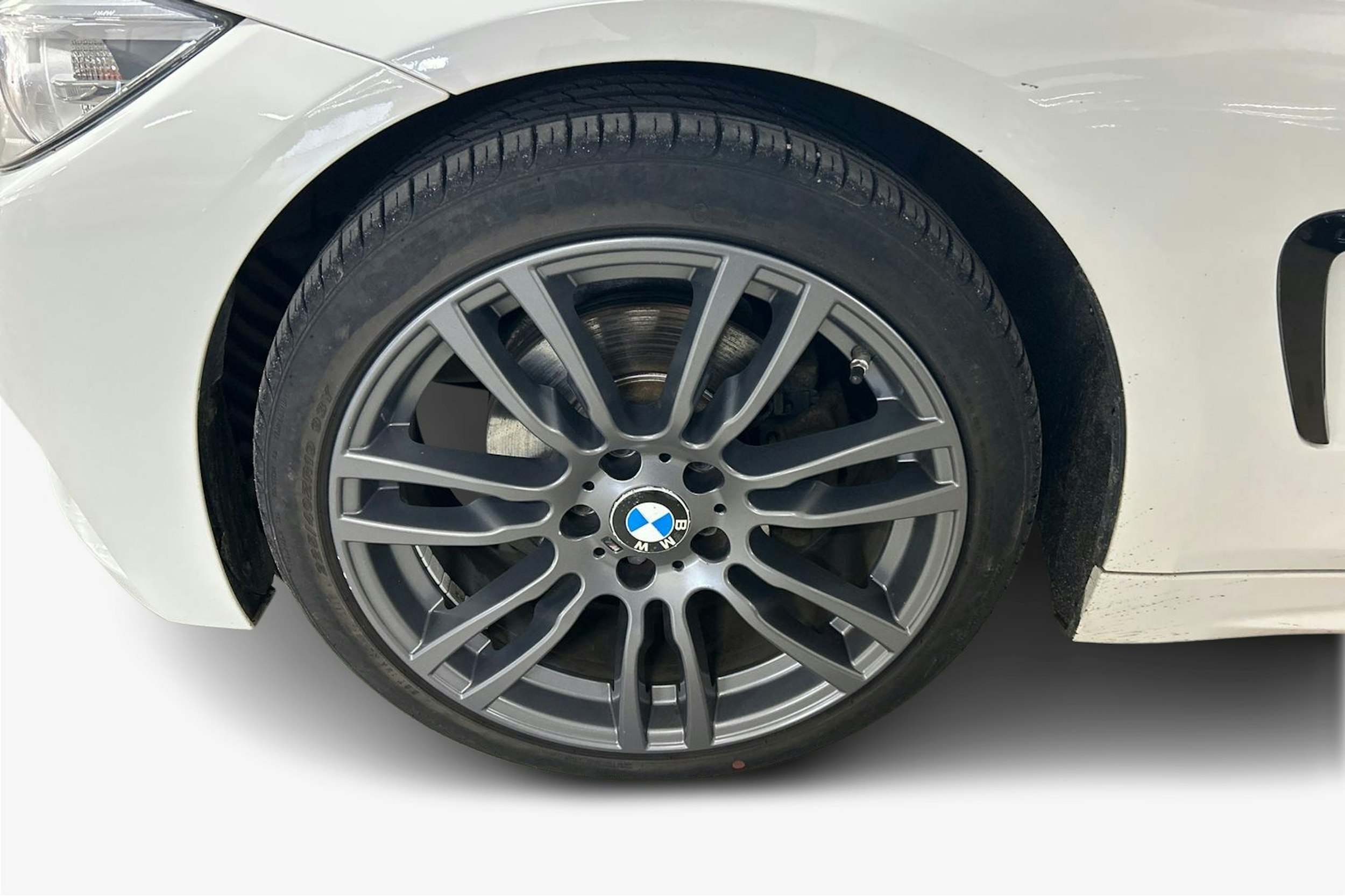 valkoinen BMW 420 2015 kuva 11.