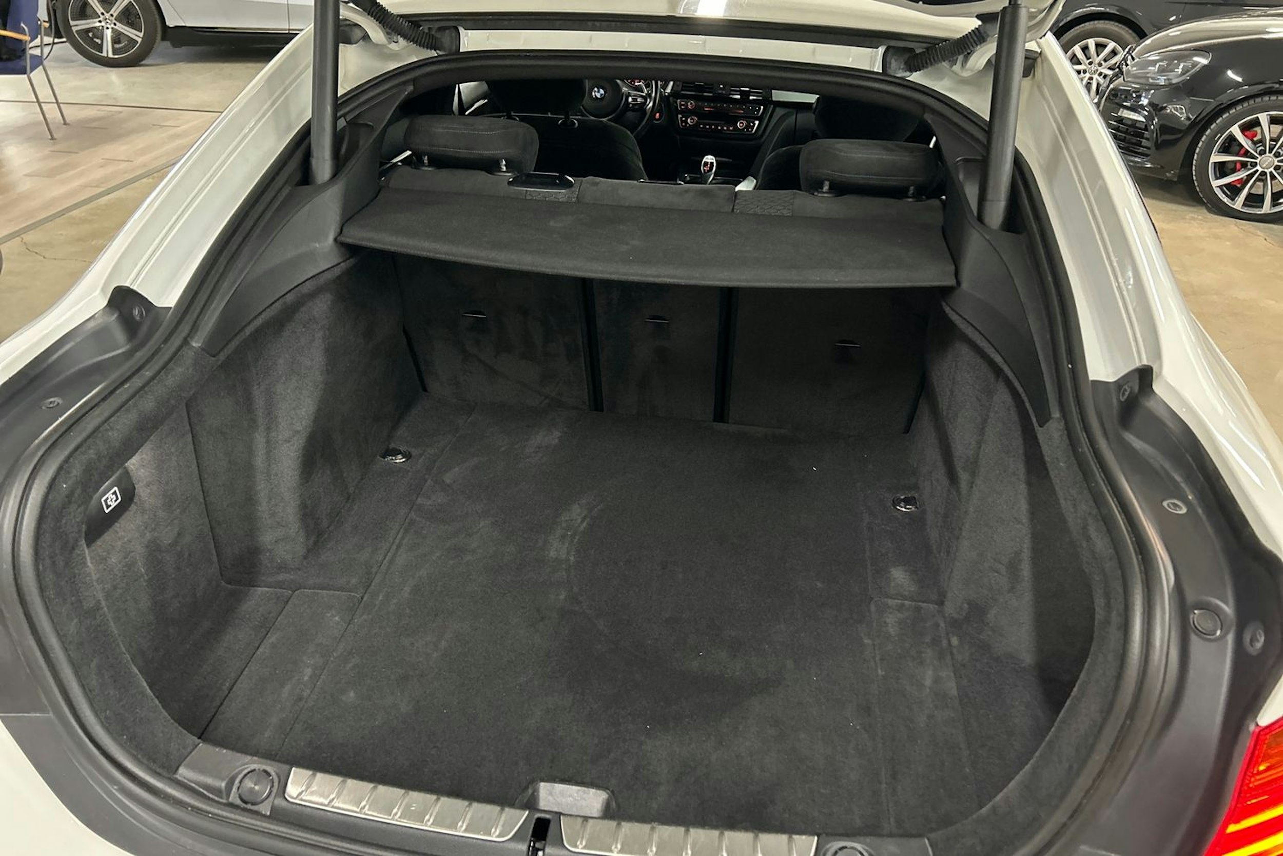 valkoinen BMW 420 2015 kuva 14.