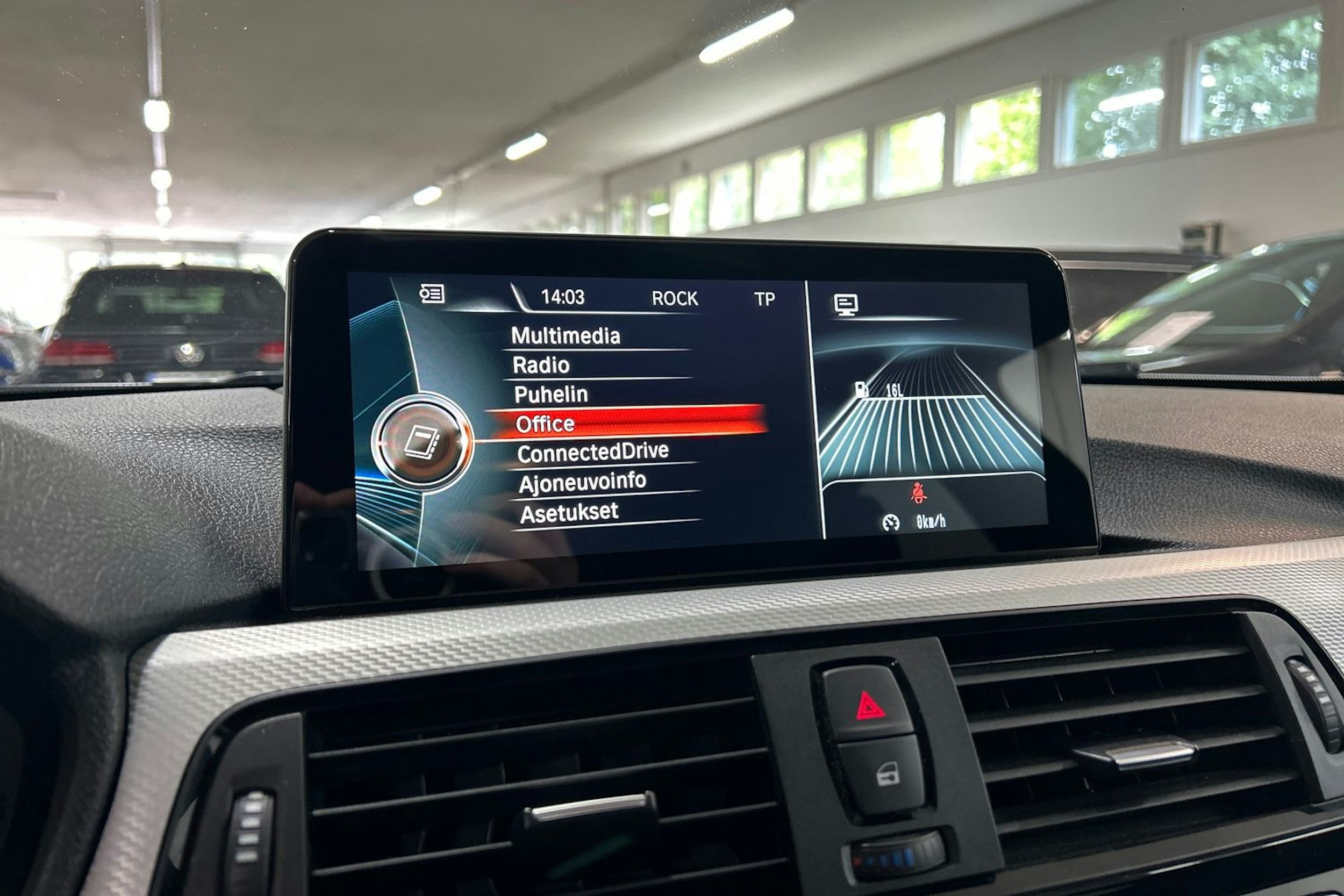 valkoinen BMW 420 2015 kuva 19.