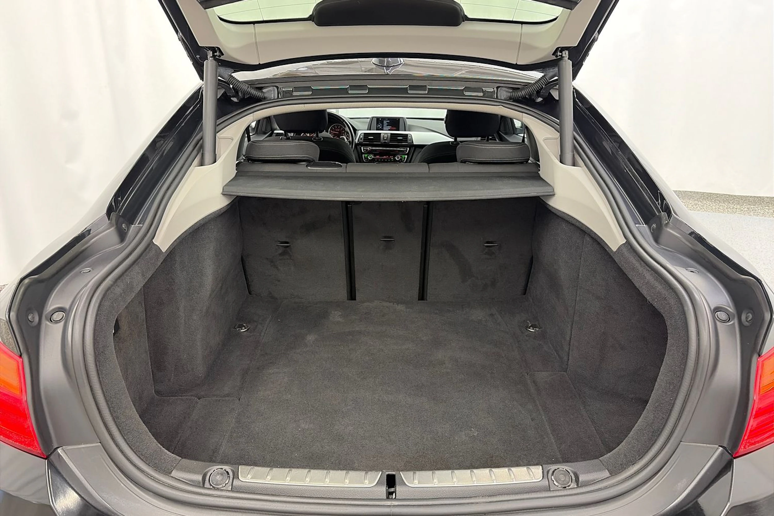 Musta BMW 420 2015 kuva 11.