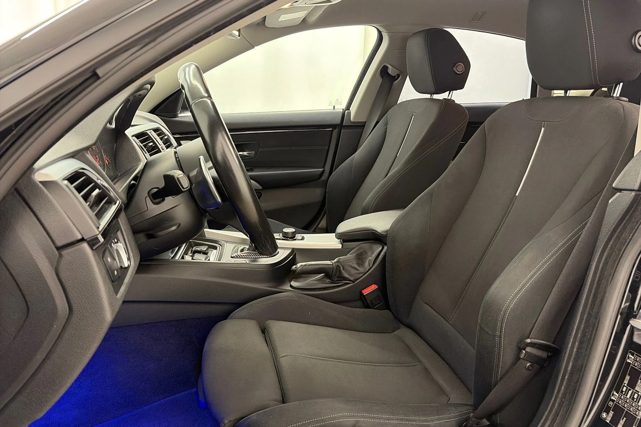 Musta BMW 420 2015 kuva 13.