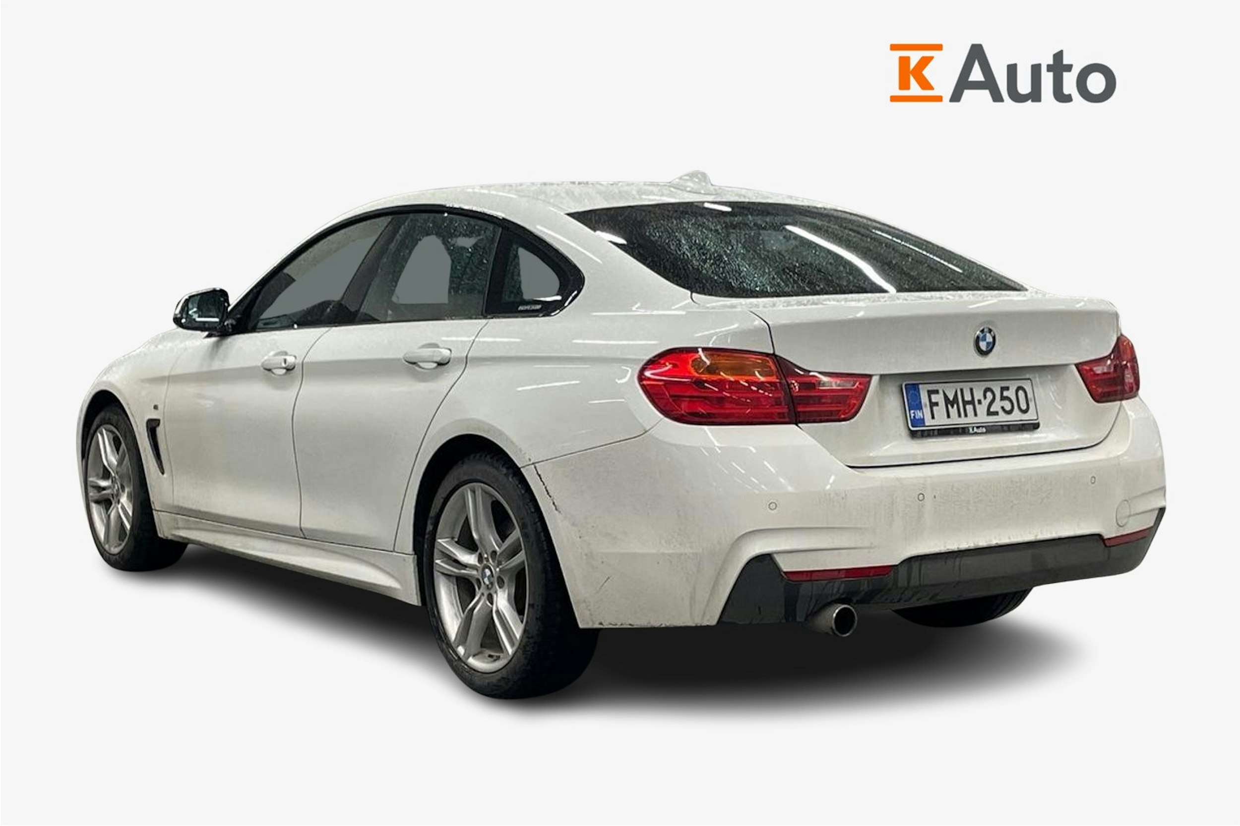Valkoinen BMW 420 2016 kuva 2.