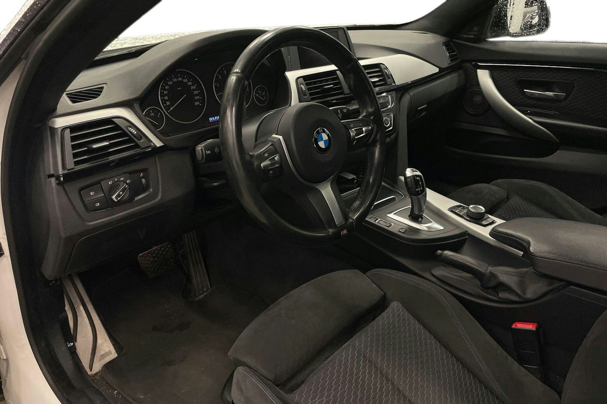 Valkoinen BMW 420 2016 kuva 3.