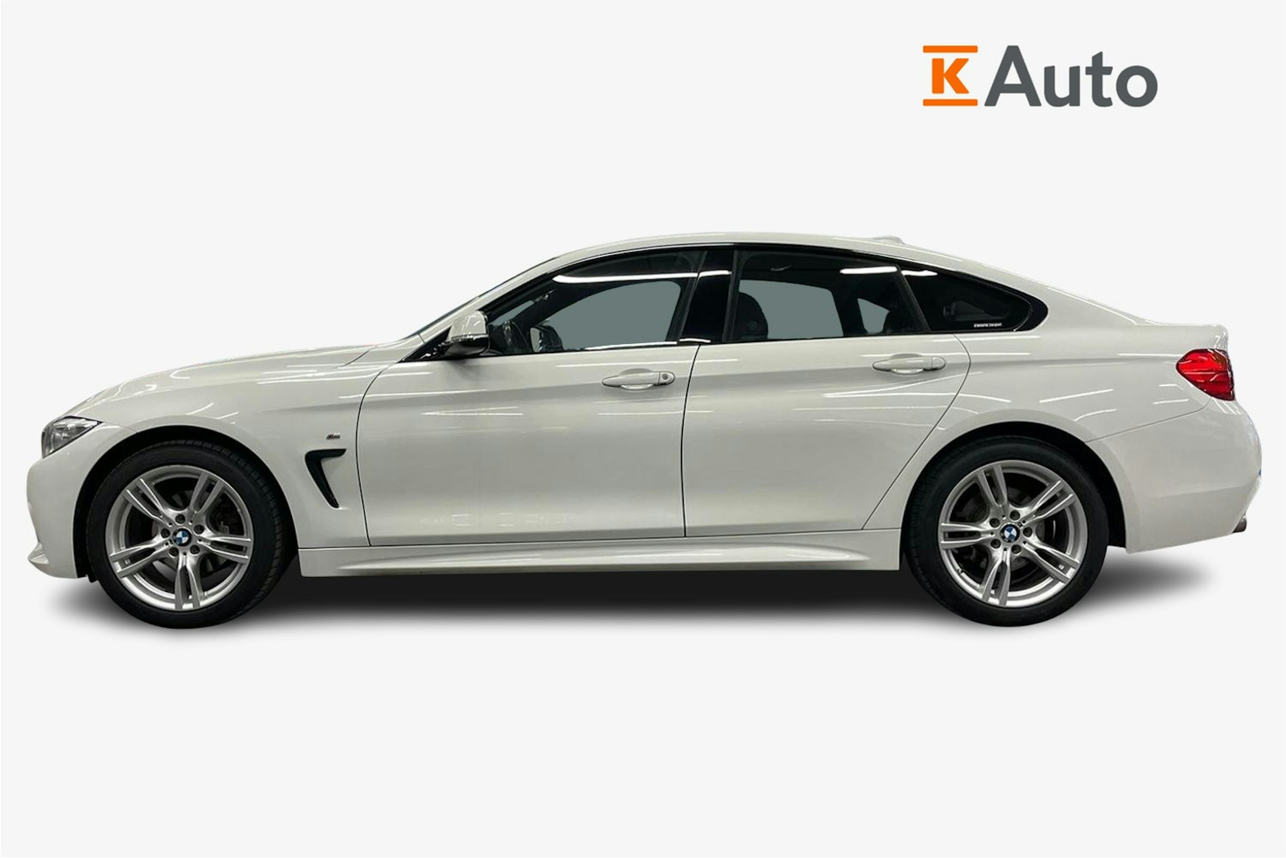 Valkoinen BMW 420 2016 kuva 5.