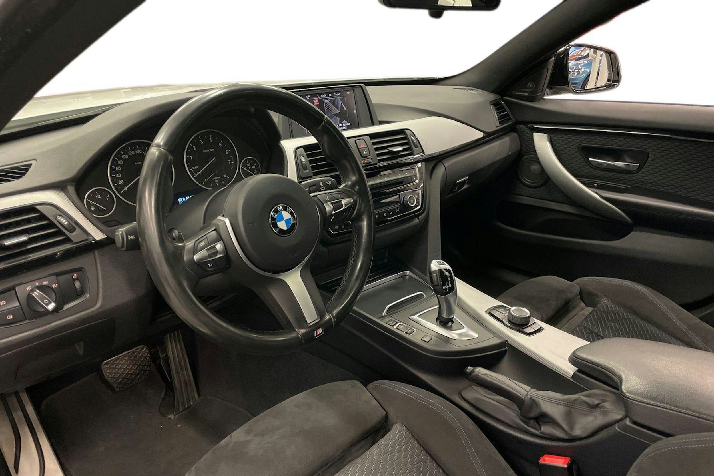 Valkoinen BMW 420 2016 kuva 6.