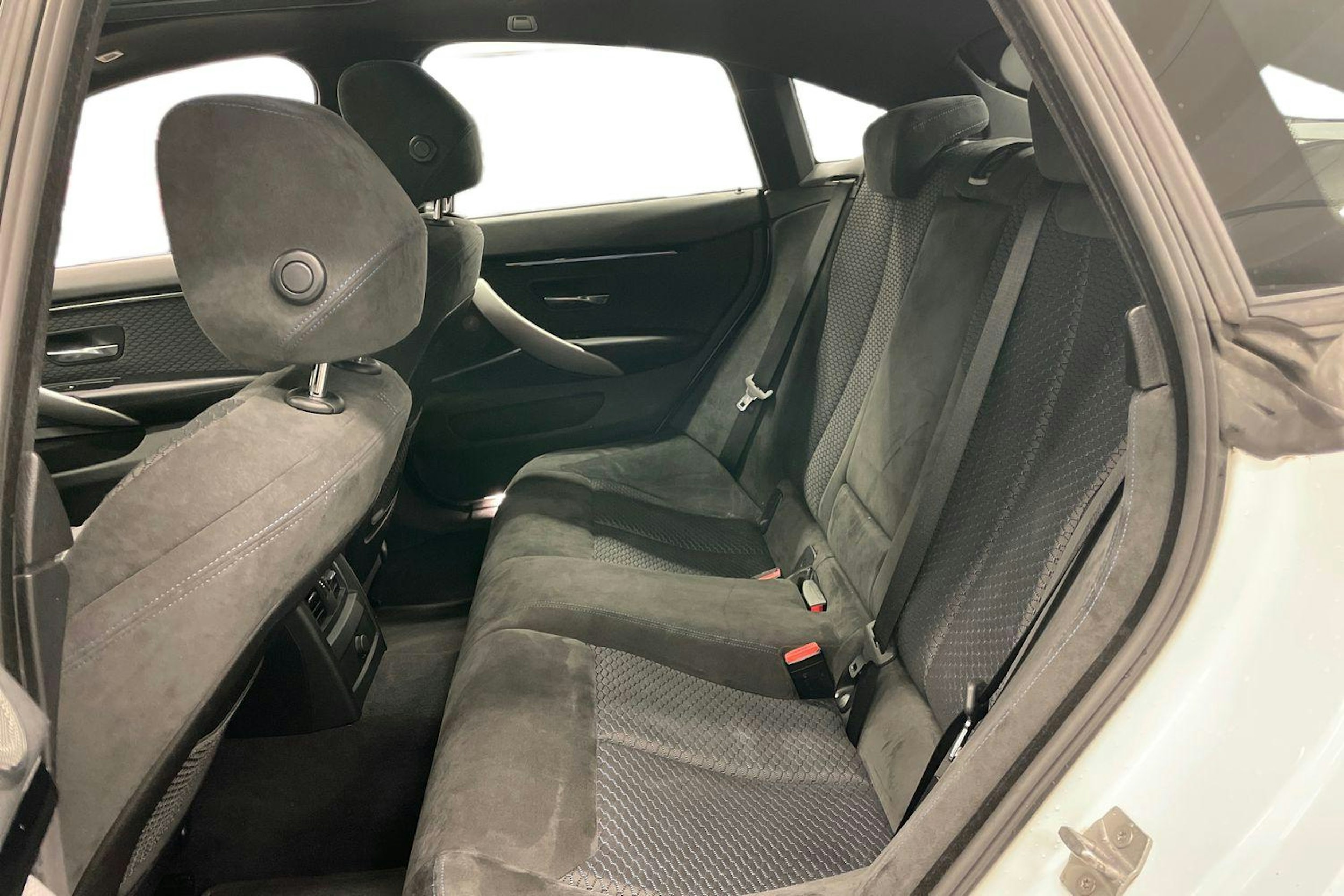 Valkoinen BMW 420 2016 kuva 8.