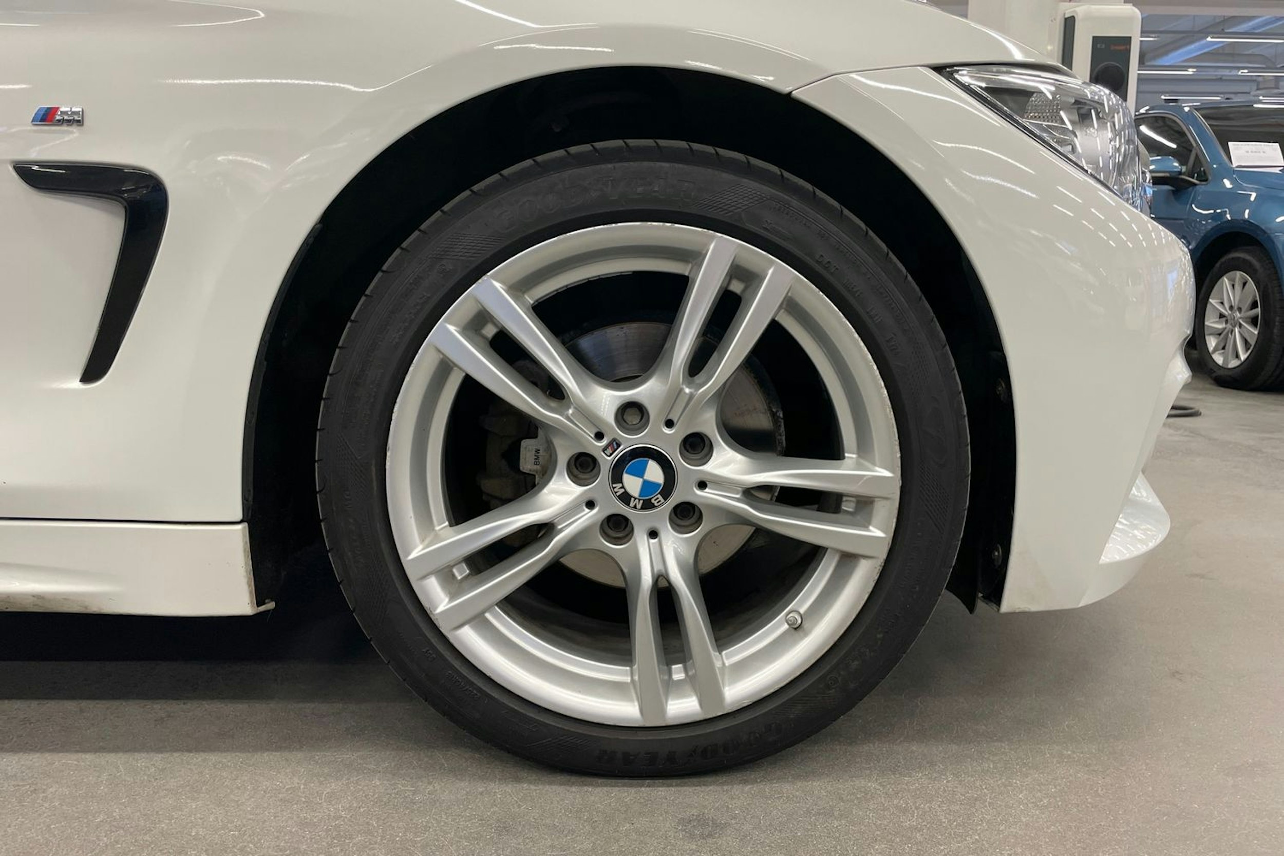 Valkoinen BMW 420 2016 kuva 9.