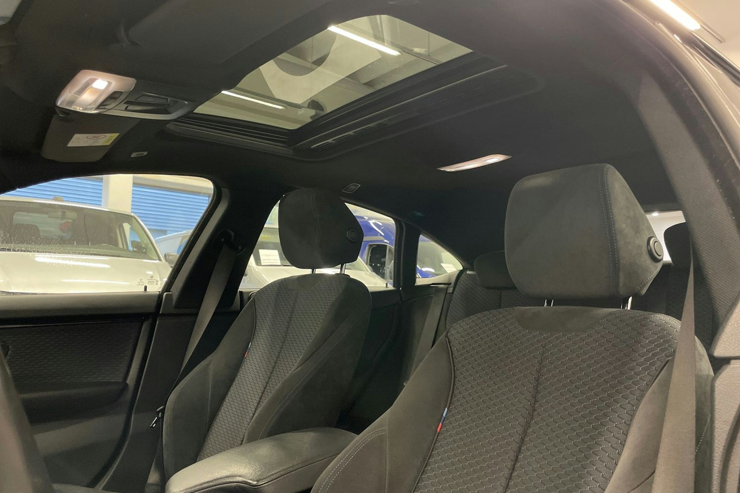 Valkoinen BMW 420 2016 kuva 12.