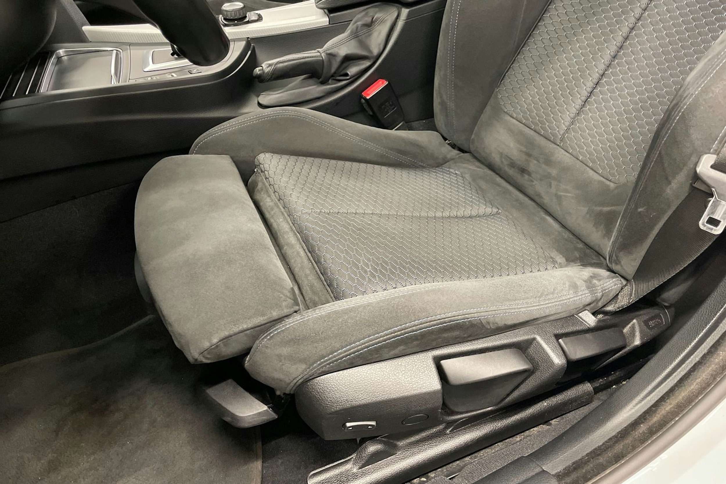 Valkoinen BMW 420 2016 kuva 14.