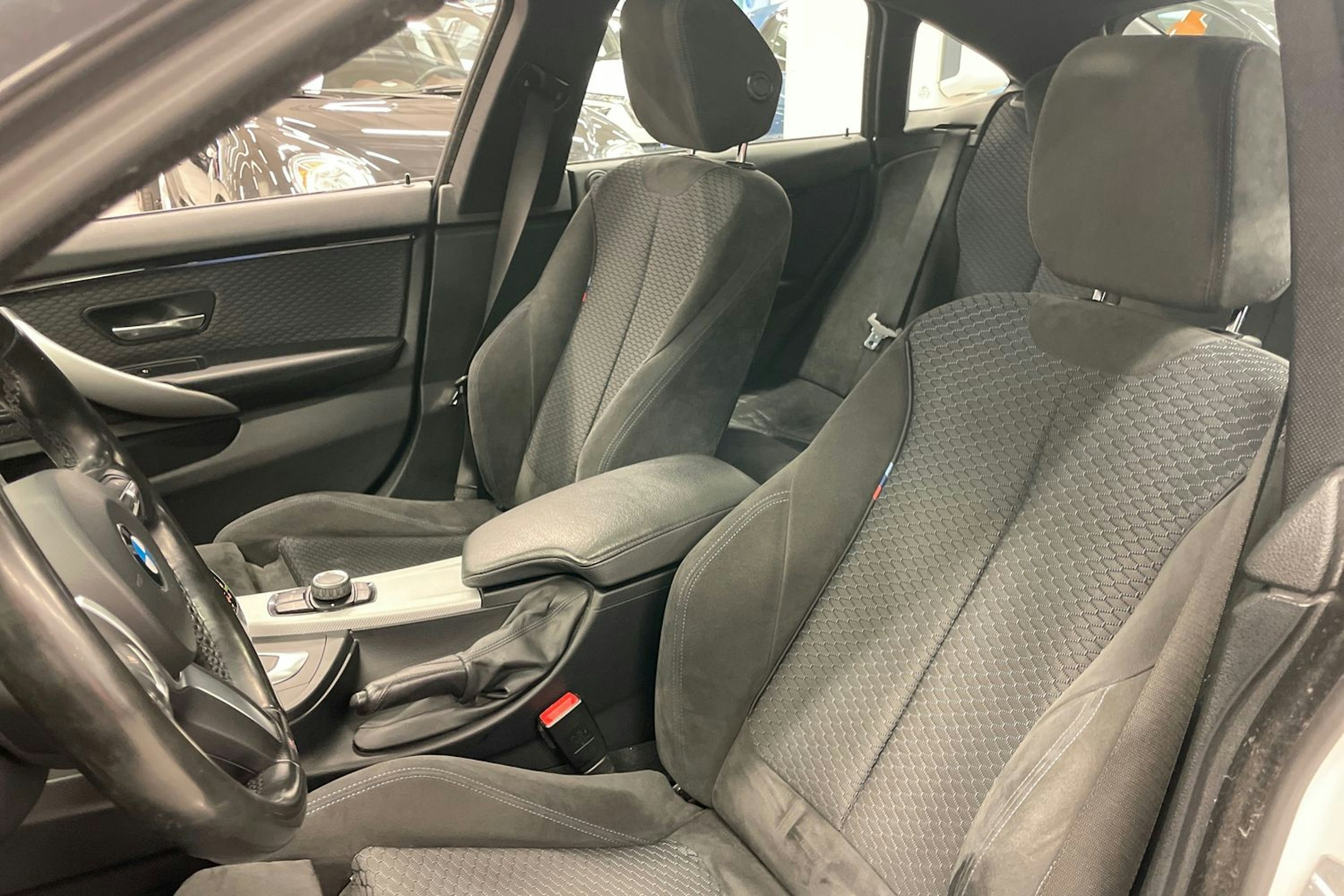 Valkoinen BMW 420 2016 kuva 18.