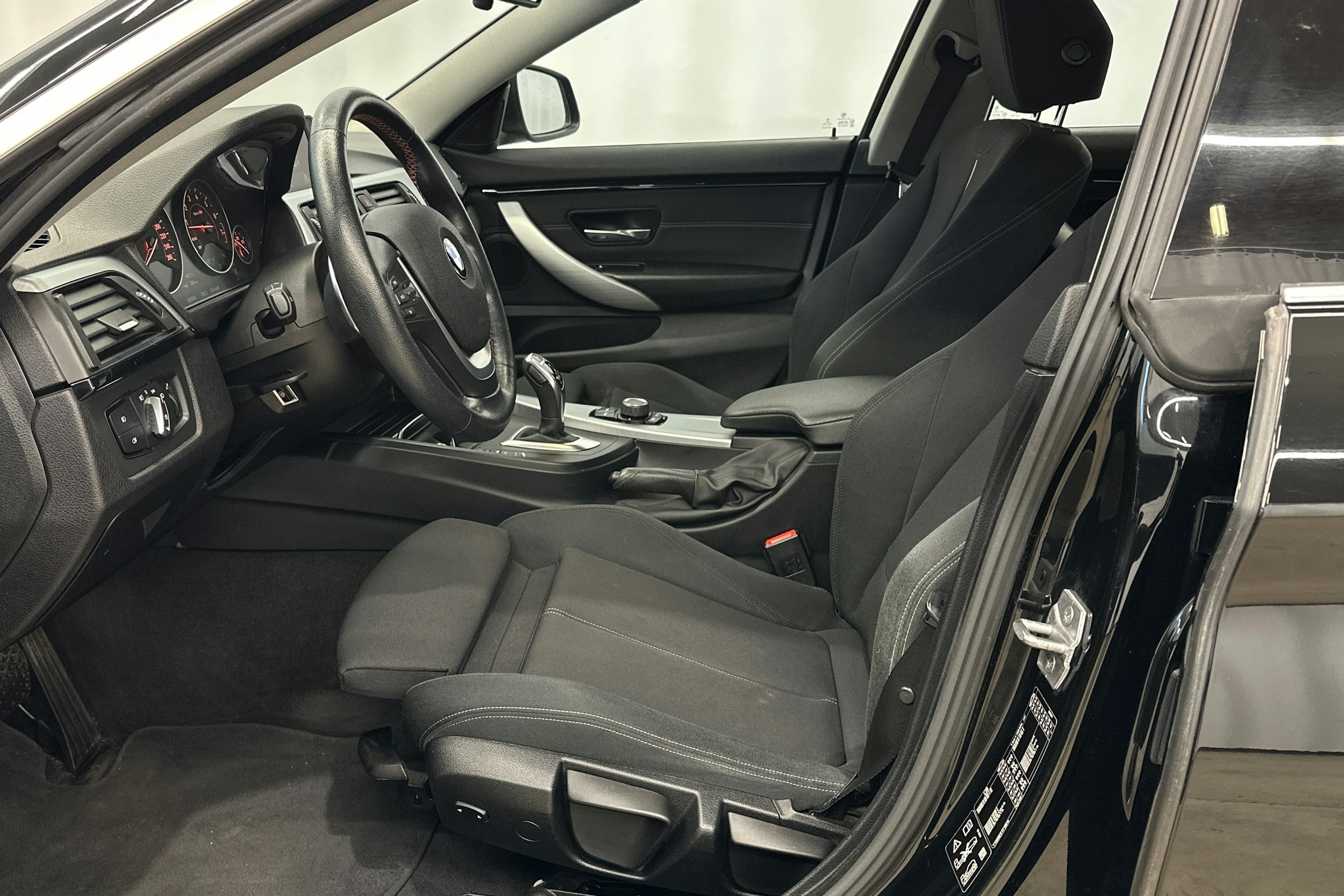 musta BMW 420 2016 kuva 17.