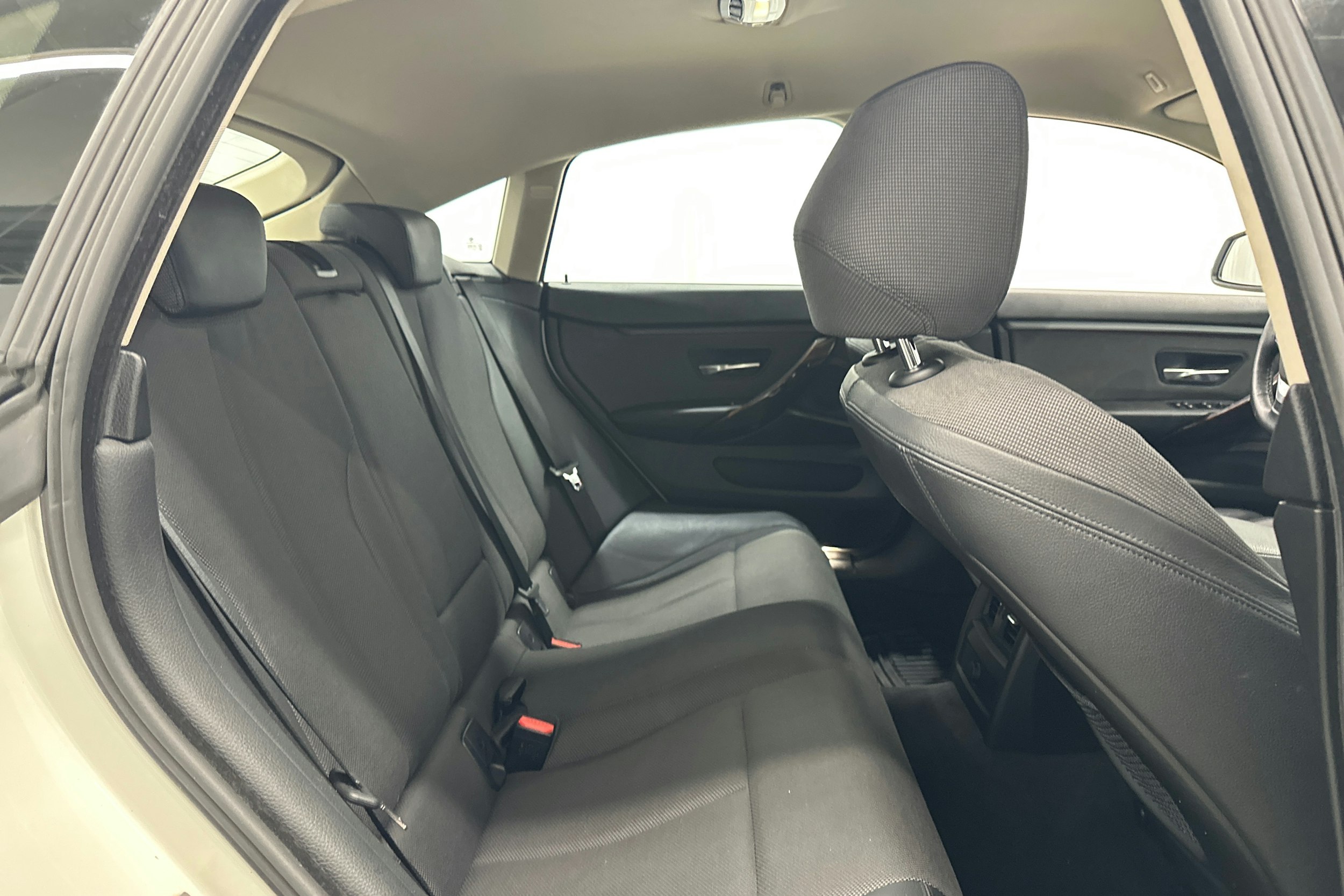 valkoinen BMW 420 2016 kuva 10.