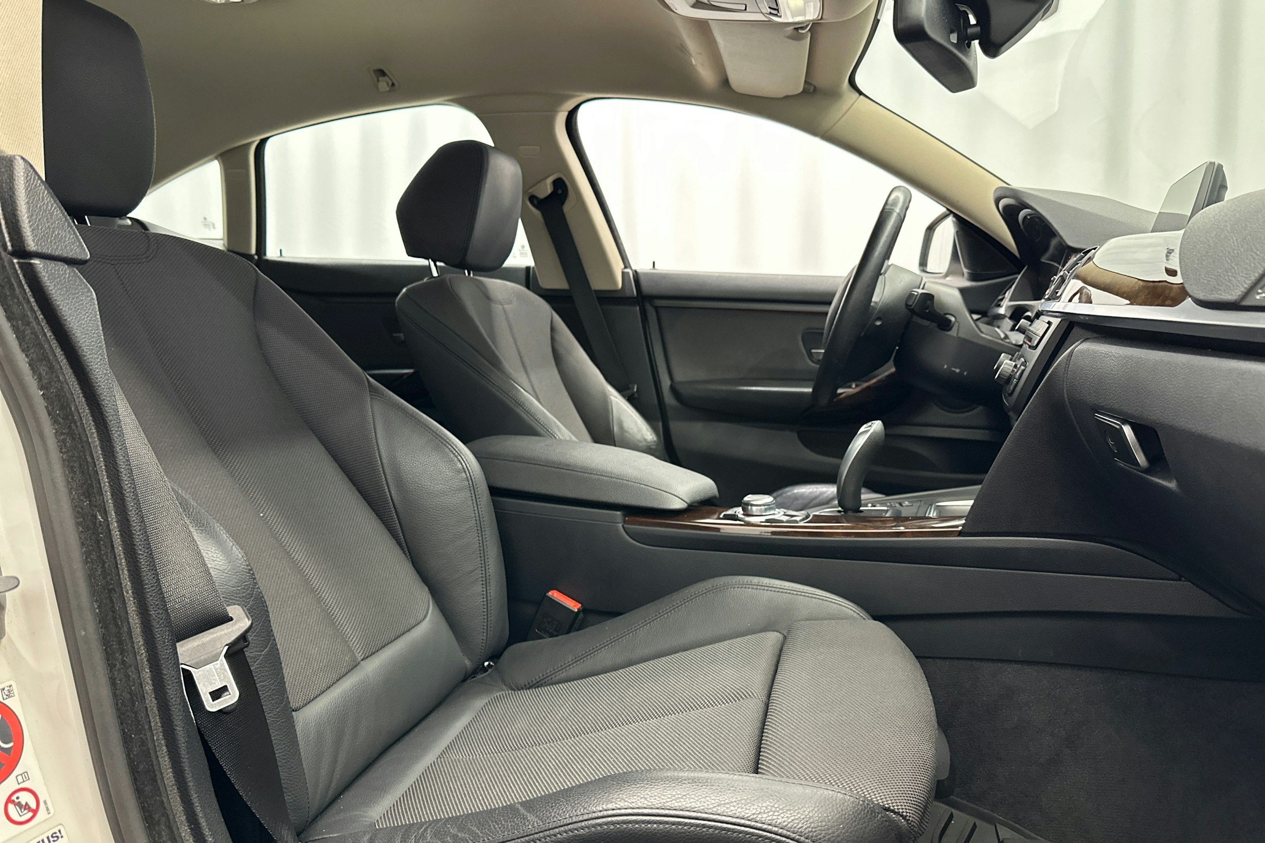 valkoinen BMW 420 2016 kuva 12.