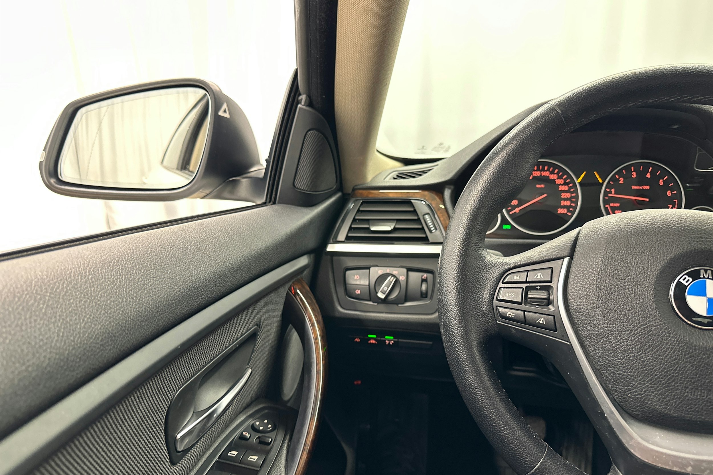 valkoinen BMW 420 2016 kuva 16.