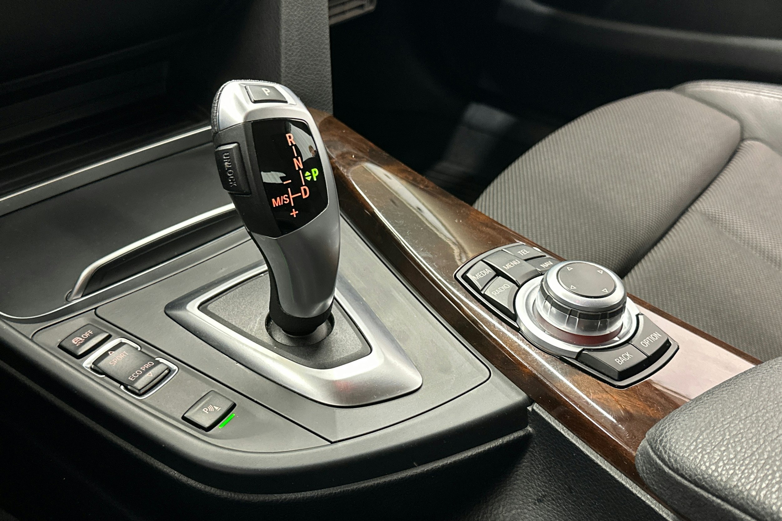 valkoinen BMW 420 2016 kuva 22.