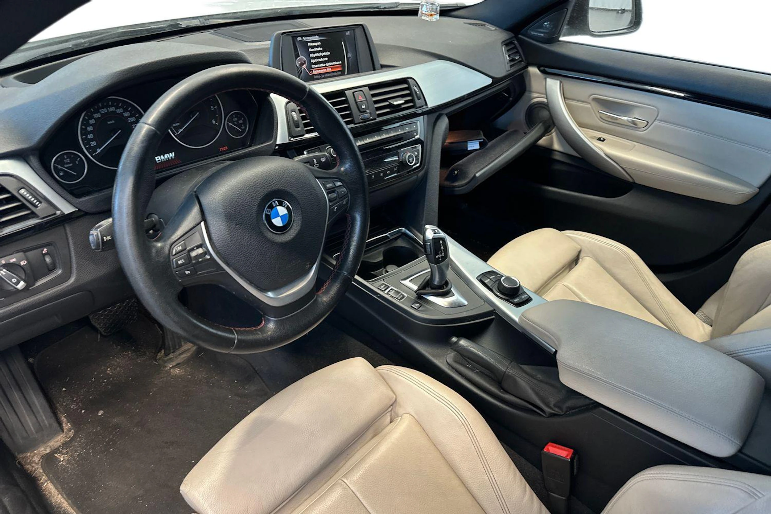 Valkoinen BMW 420 2017 kuva 3.