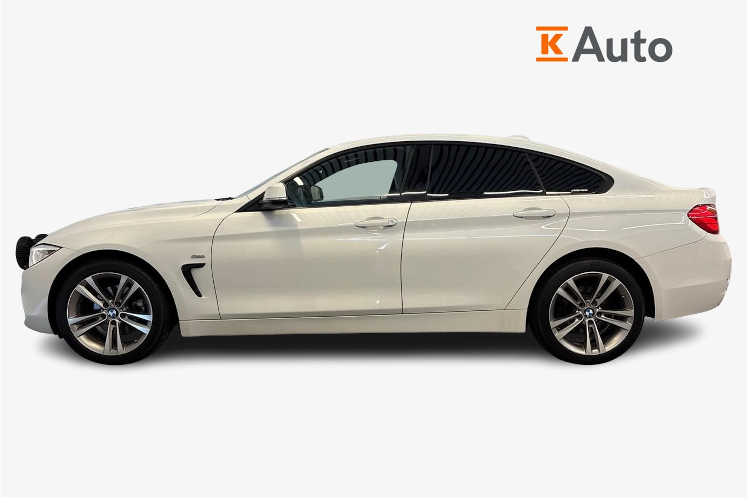 Valkoinen BMW 420 2017 kuva 5.