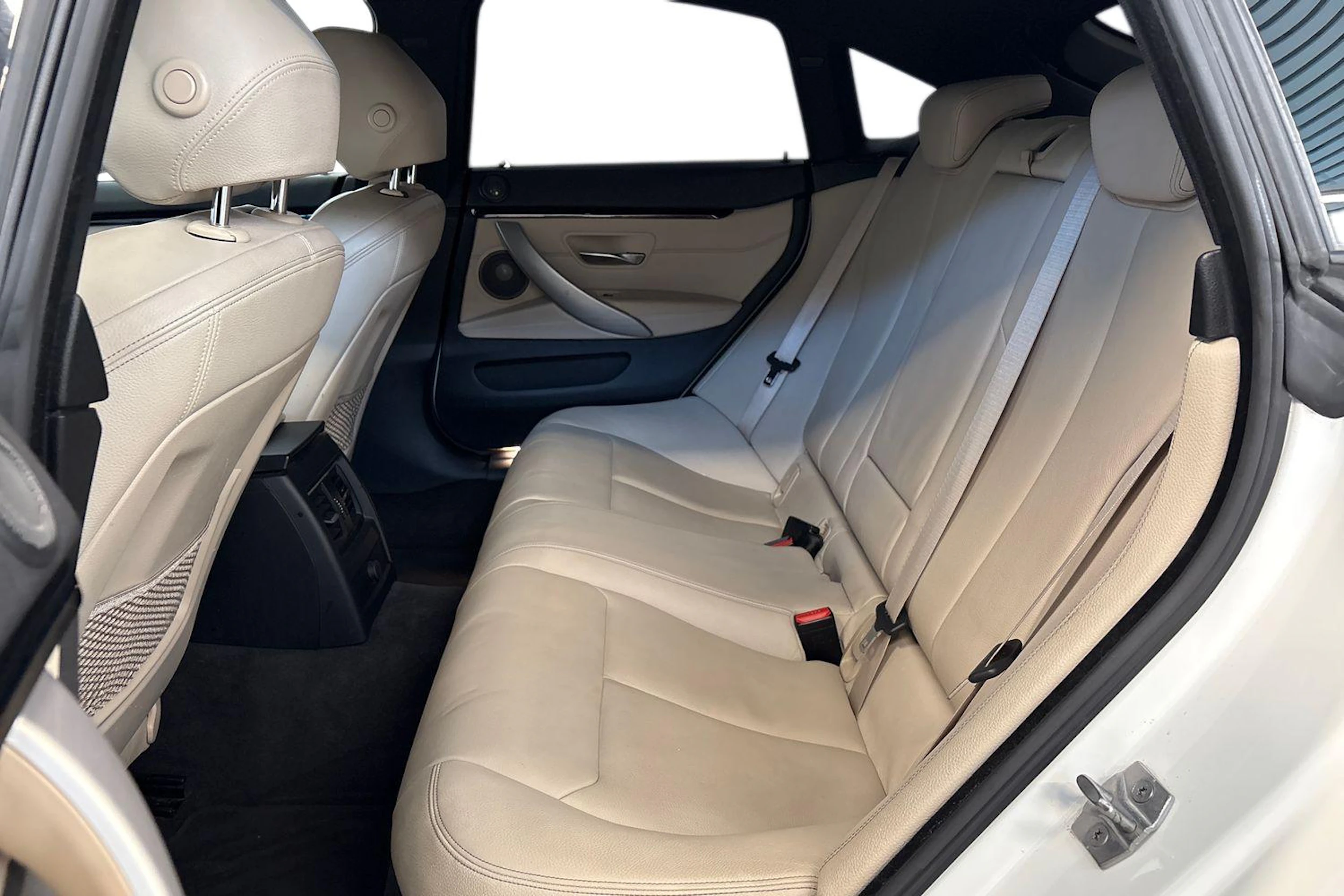 Valkoinen BMW 420 2017 kuva 8.