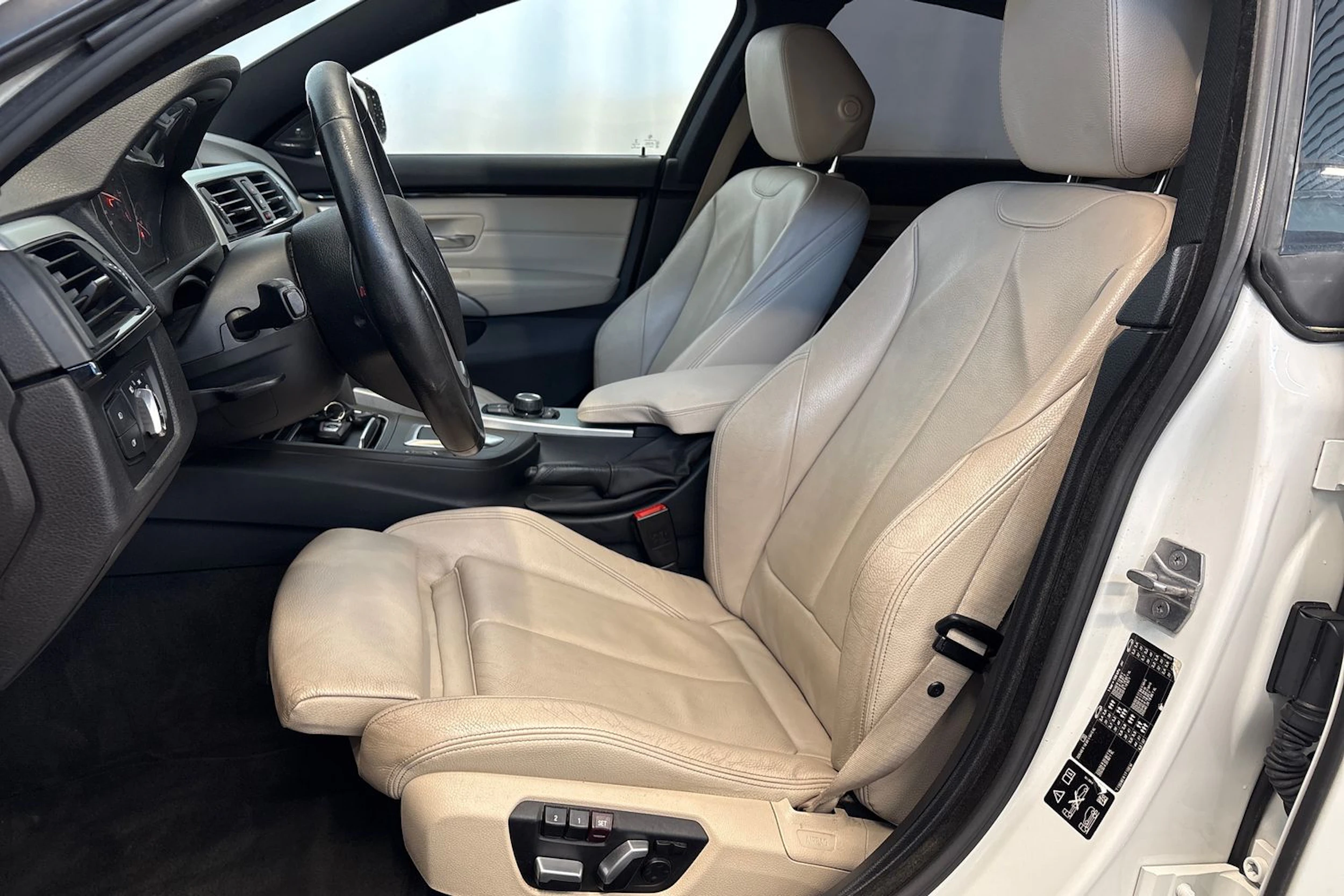 Valkoinen BMW 420 2017 kuva 11.