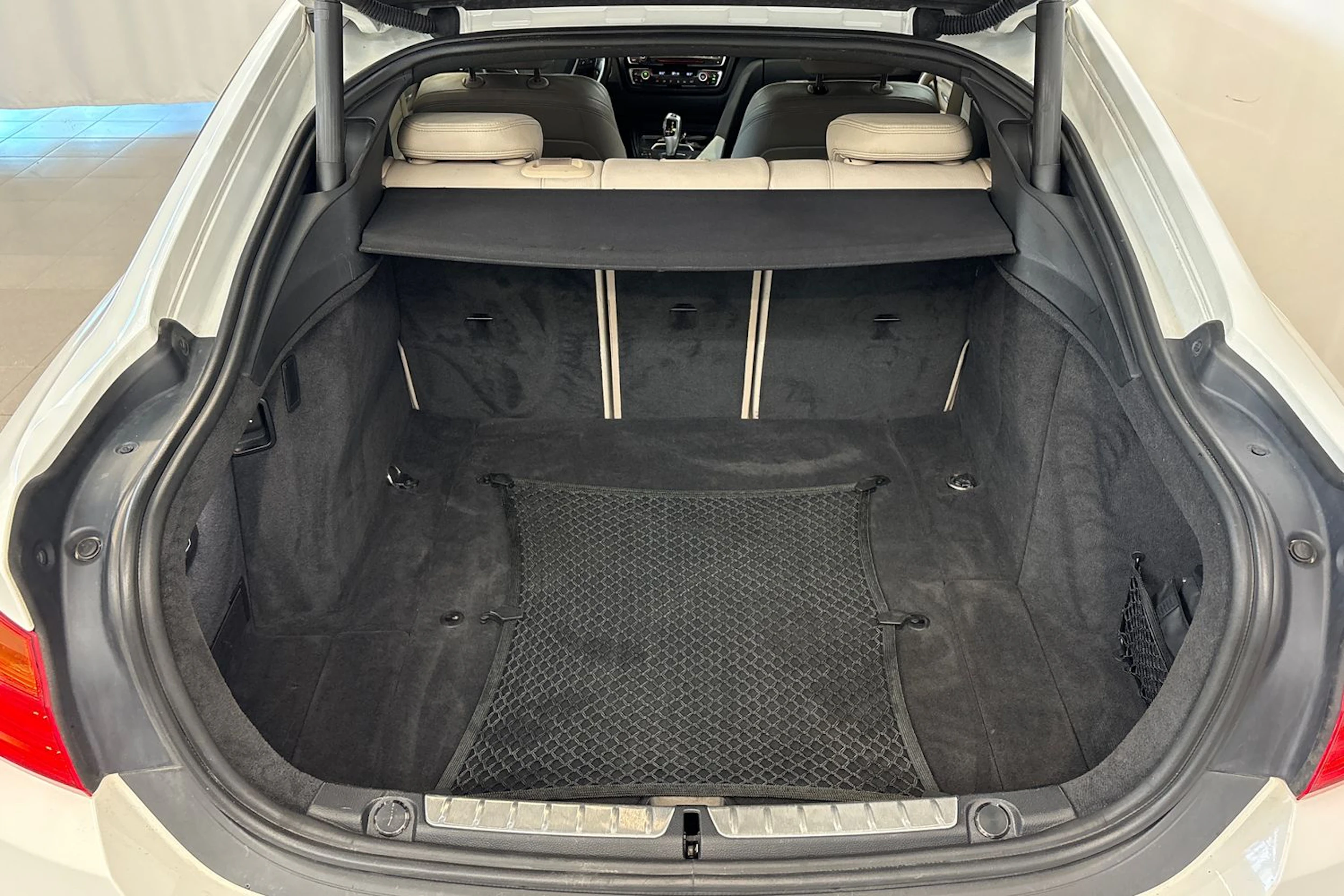 Valkoinen BMW 420 2017 kuva 13.