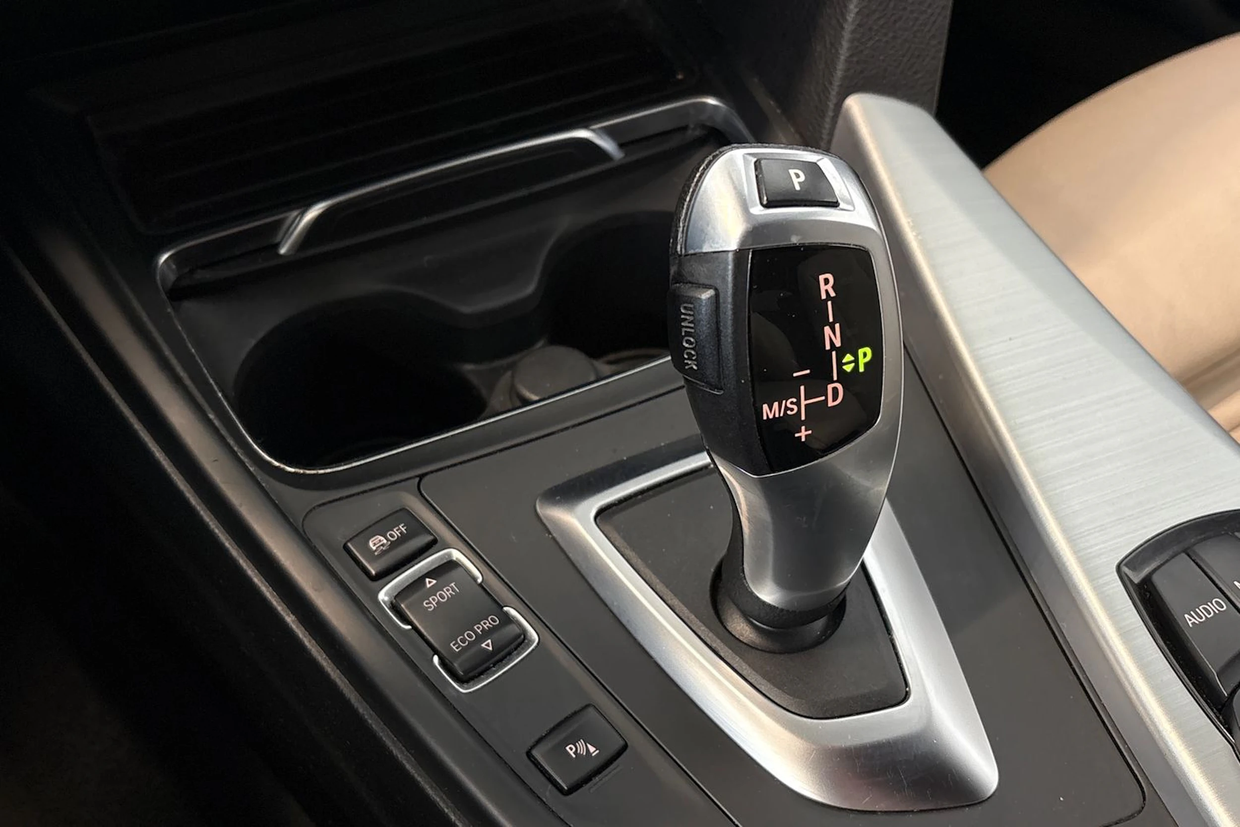 Valkoinen BMW 420 2017 kuva 21.