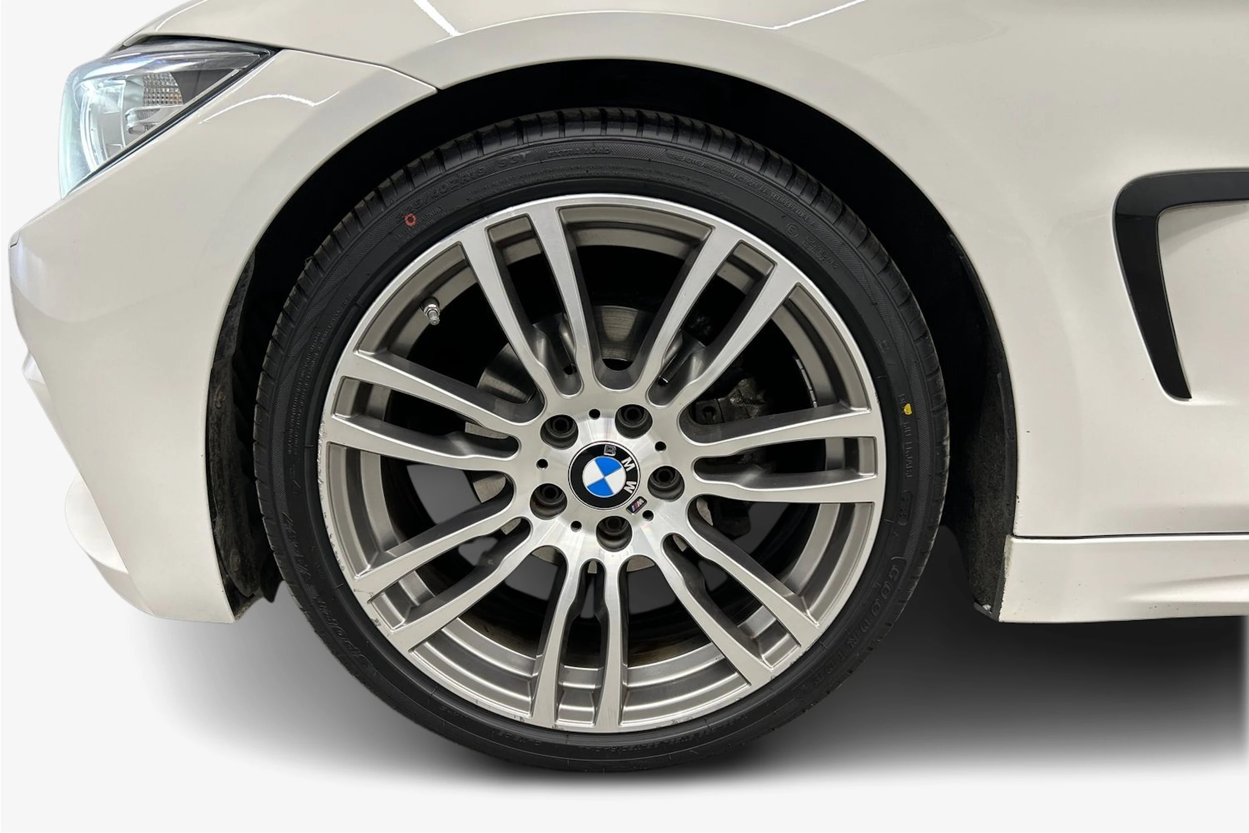 valkoinen BMW 420 2017 kuva 9.