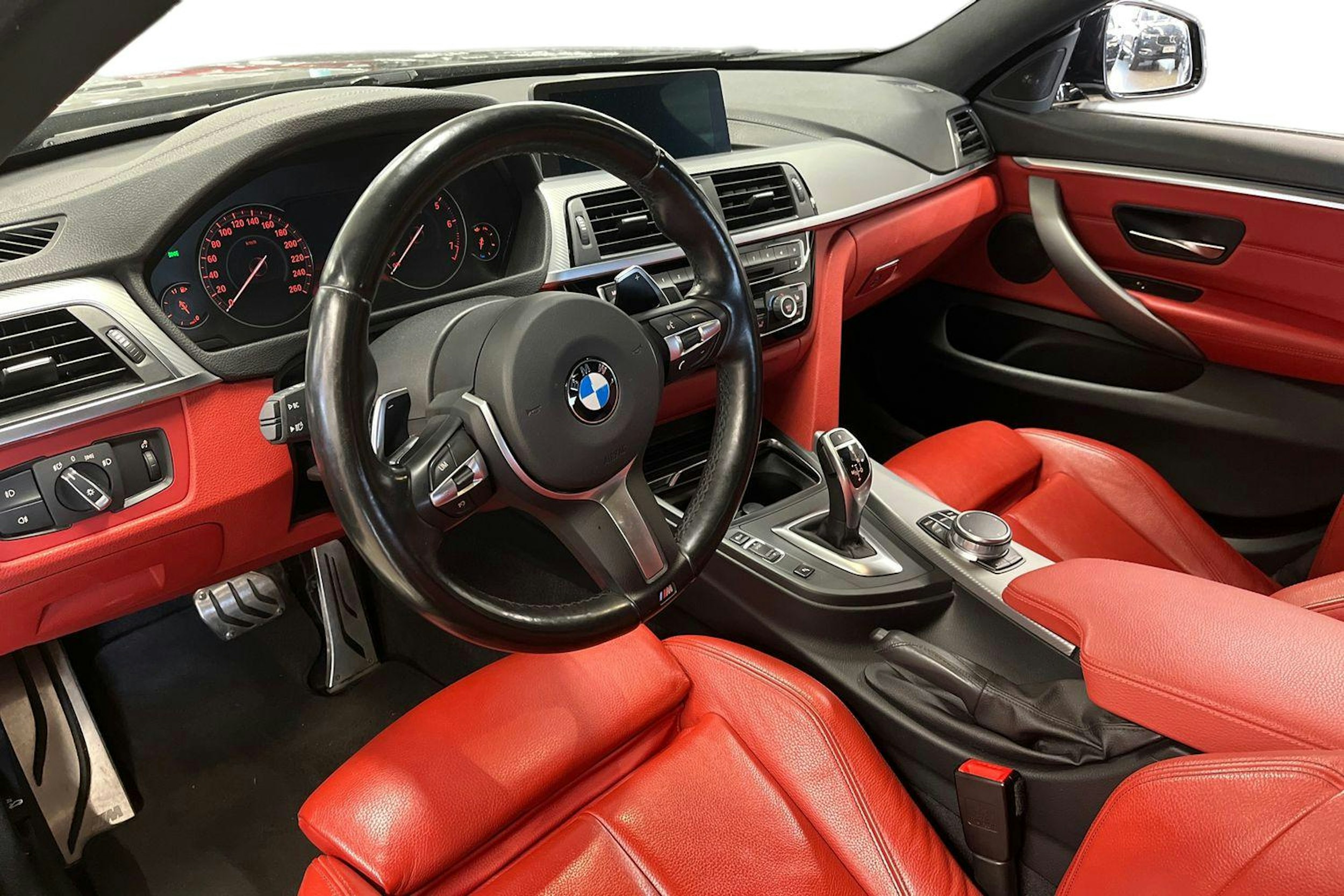 Harmaa BMW 420 2018 kuva 3.