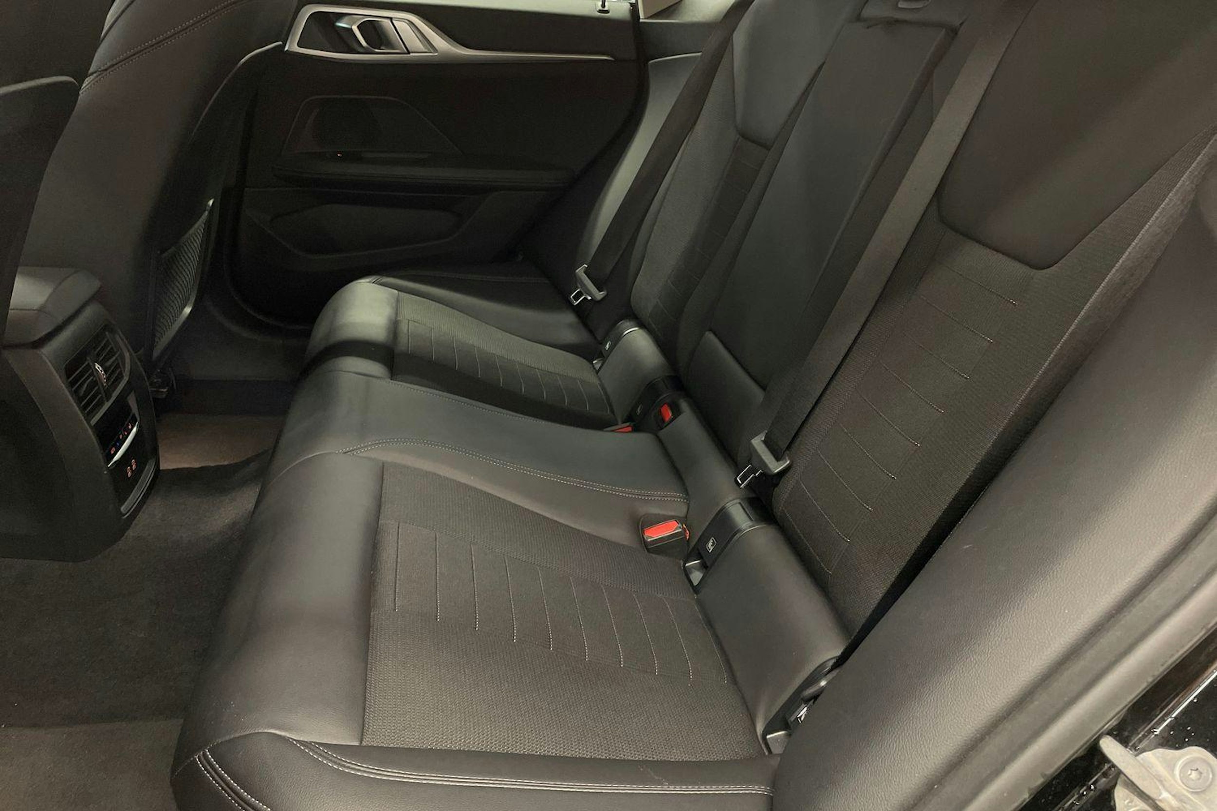 musta BMW 420 2022 kuva 8.