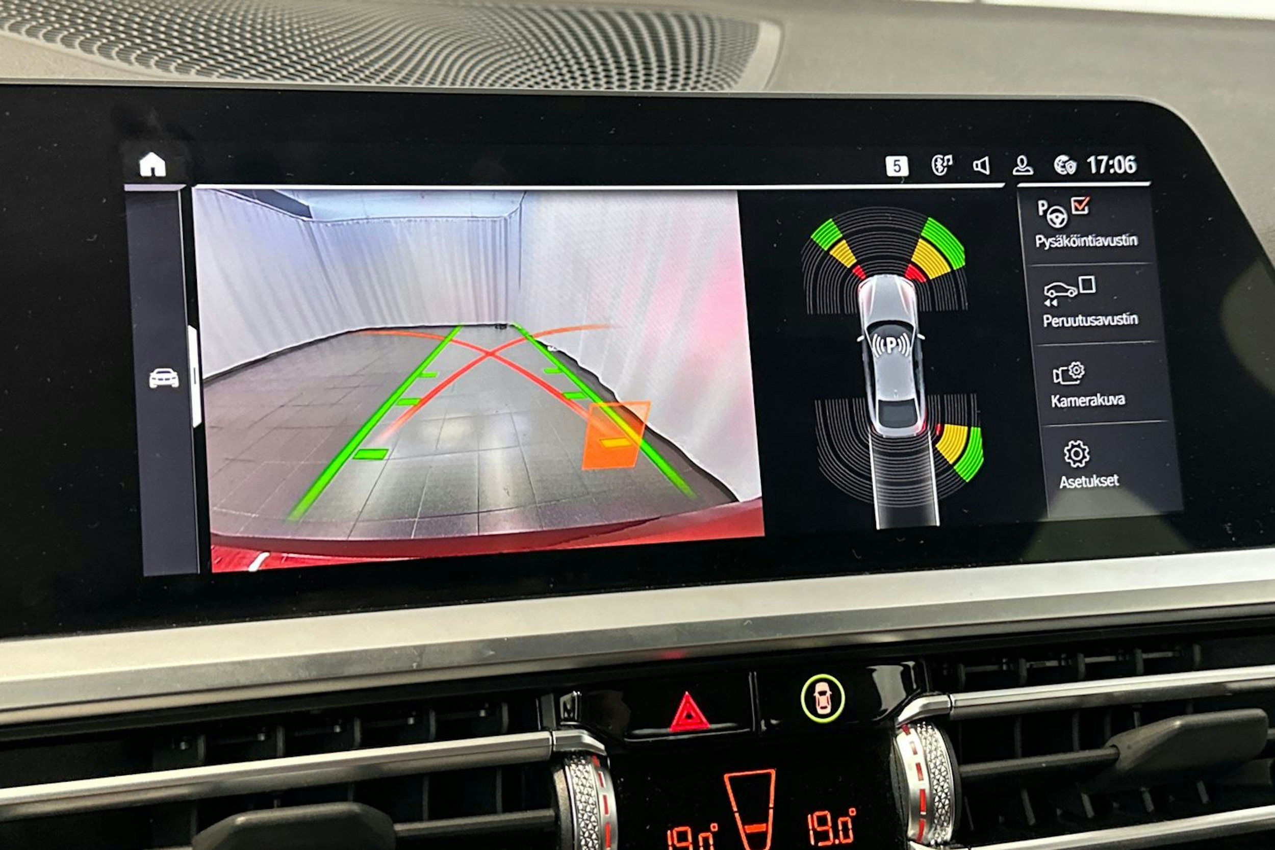 oranssi BMW 420 2023 kuva 26.