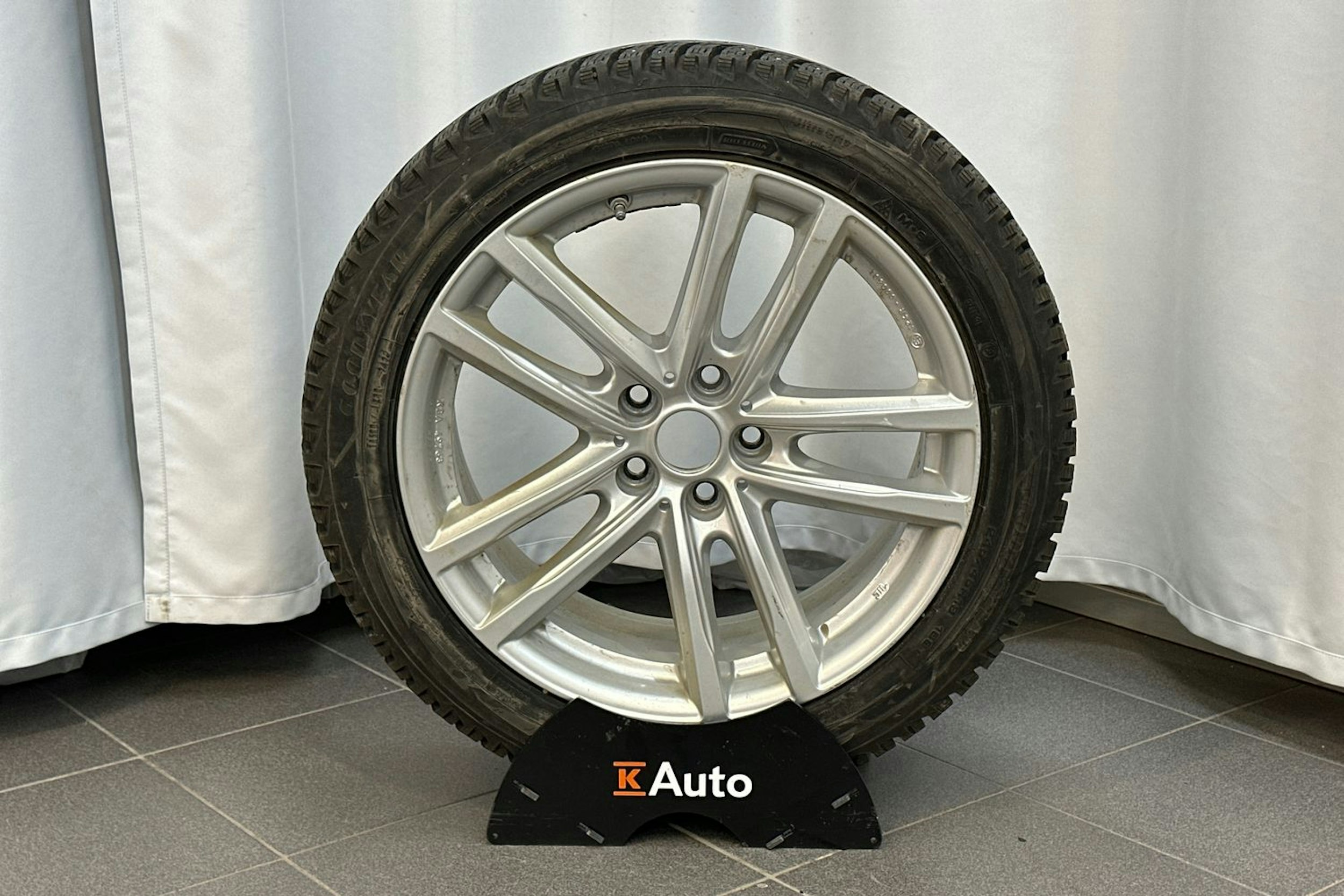 oranssi BMW 420 2023 kuva 32.